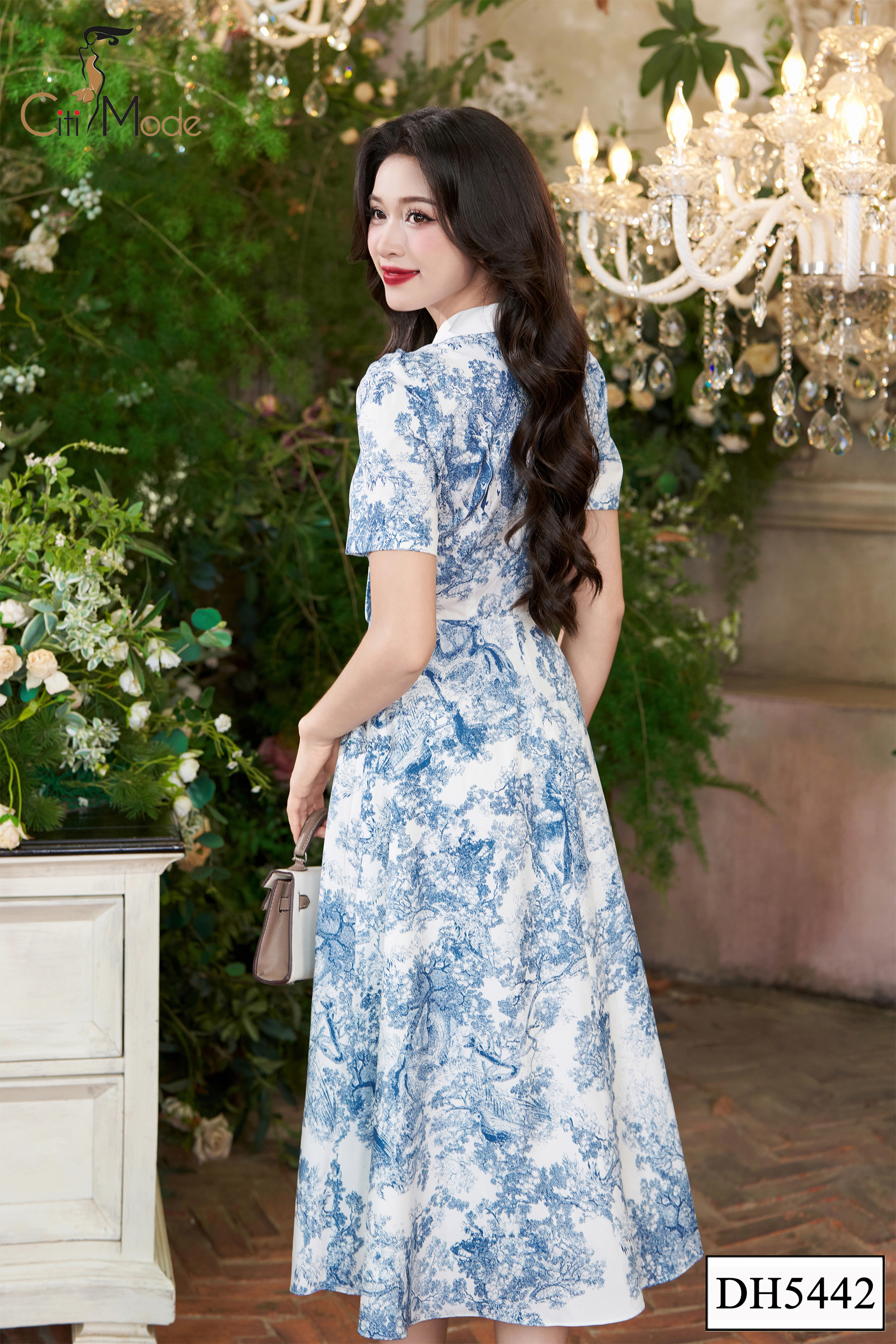 Đầm xòe họa tiết cổ vest đính nơ hoa