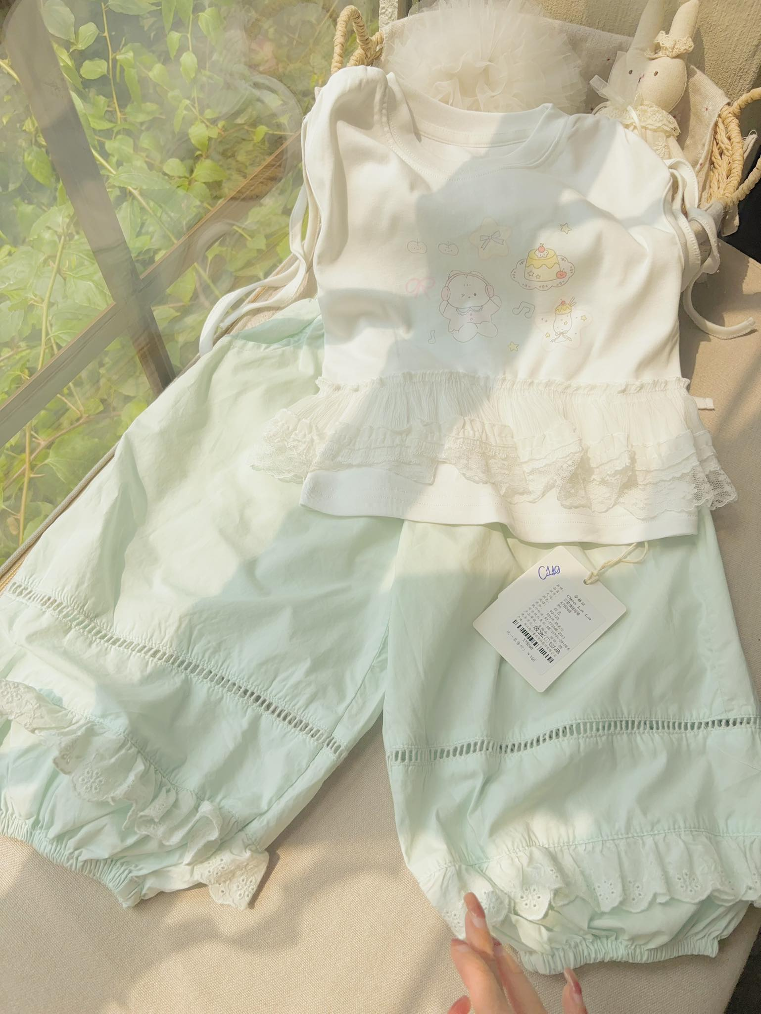 C110 - Áo thun trắng sát nách viền ren hãng Opl (Sz90-130)_thumbnail_0