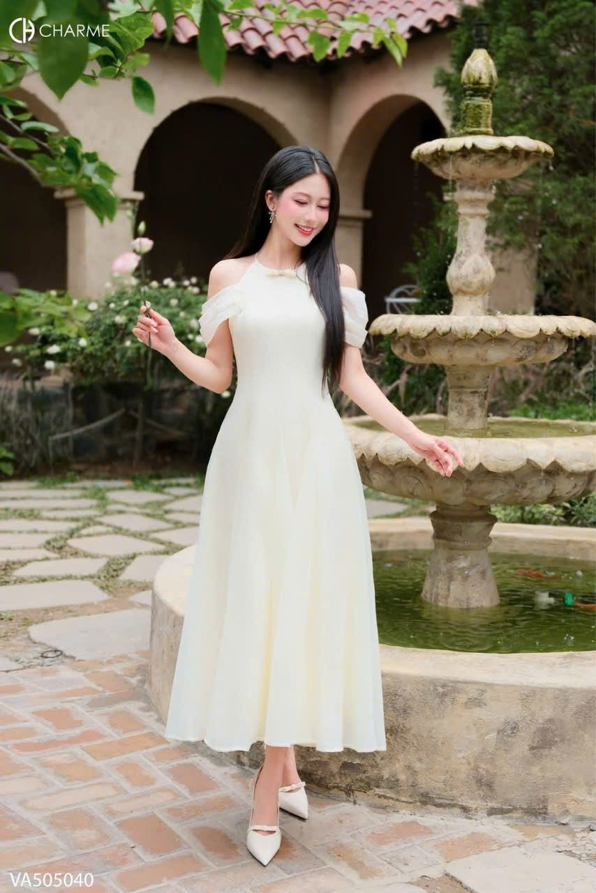 Váy cổ yếm trễ vai dáng dài