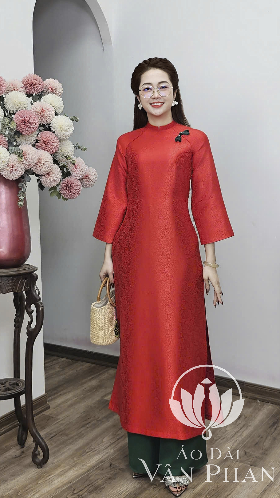 CT363 áo dài cách Tân cổ 2p tay loe gấm hoa gió màu đỏ_thumbnail_1