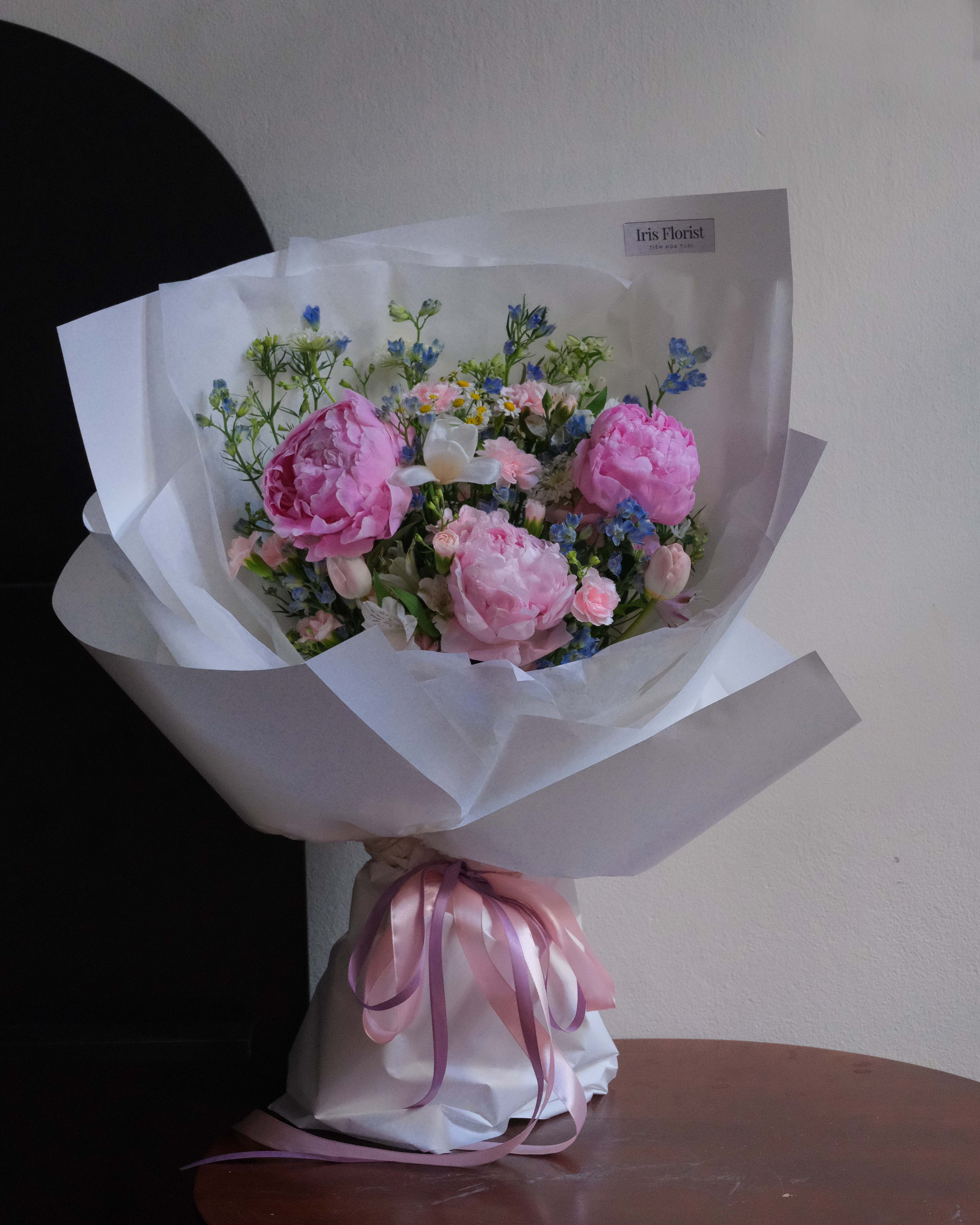 Bó hoa Peony mix tone trắng xanh