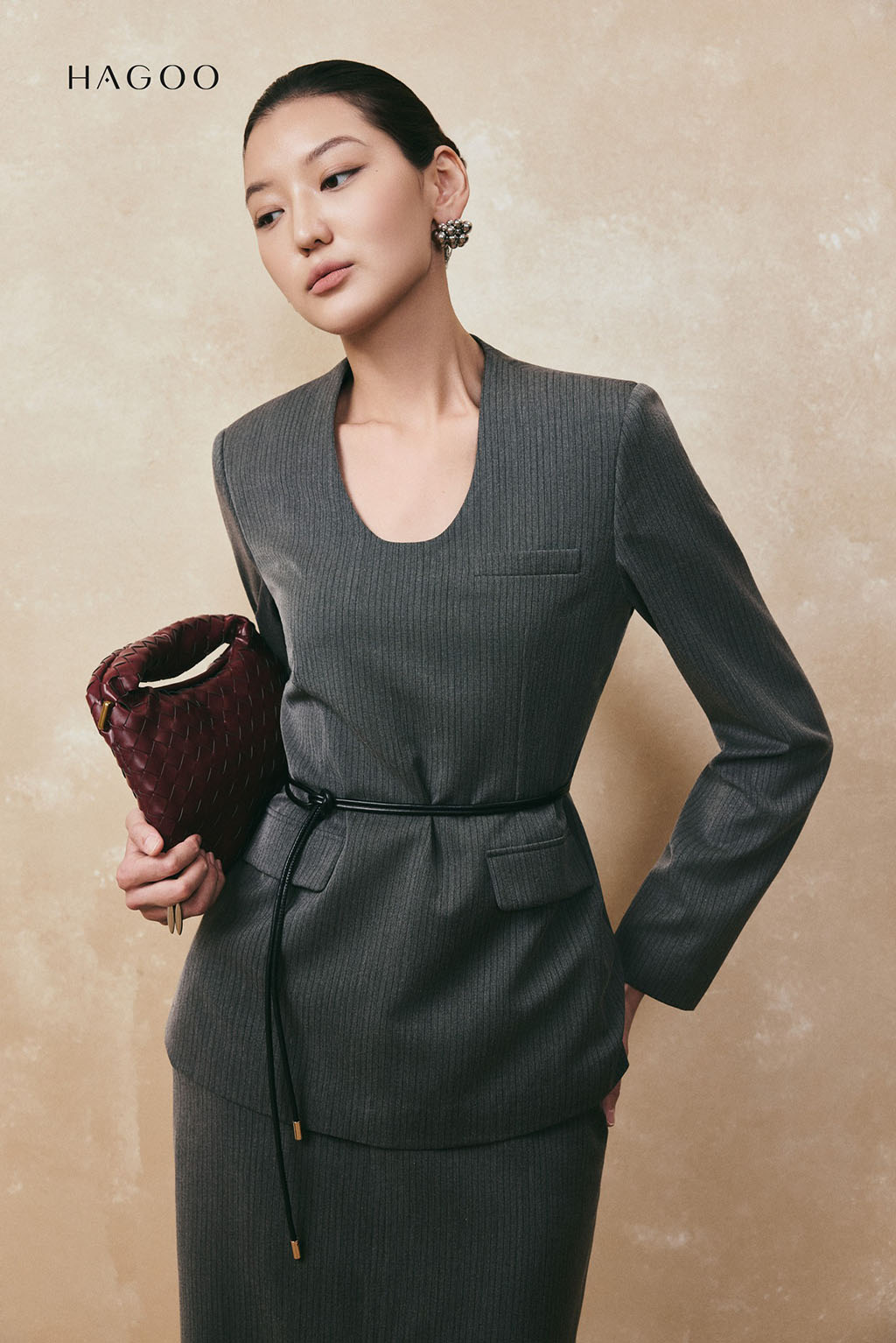 Chất liệu có khả năng chống nhăn tốt, bề mặt mịn, thân thiện với làn da