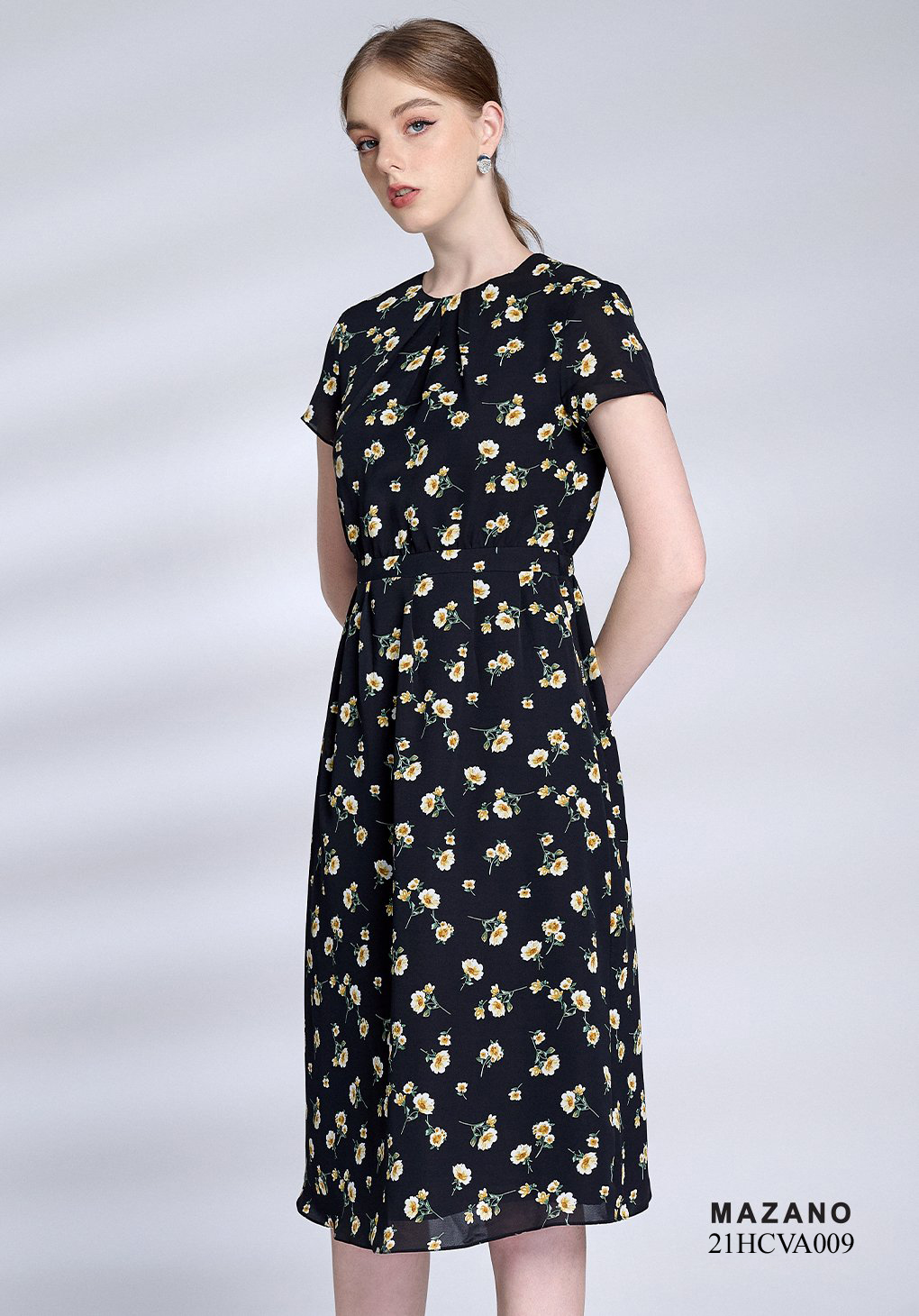 Váy đen họa tiết hoa bùng eo xếp ly cổ_thumbnail_2