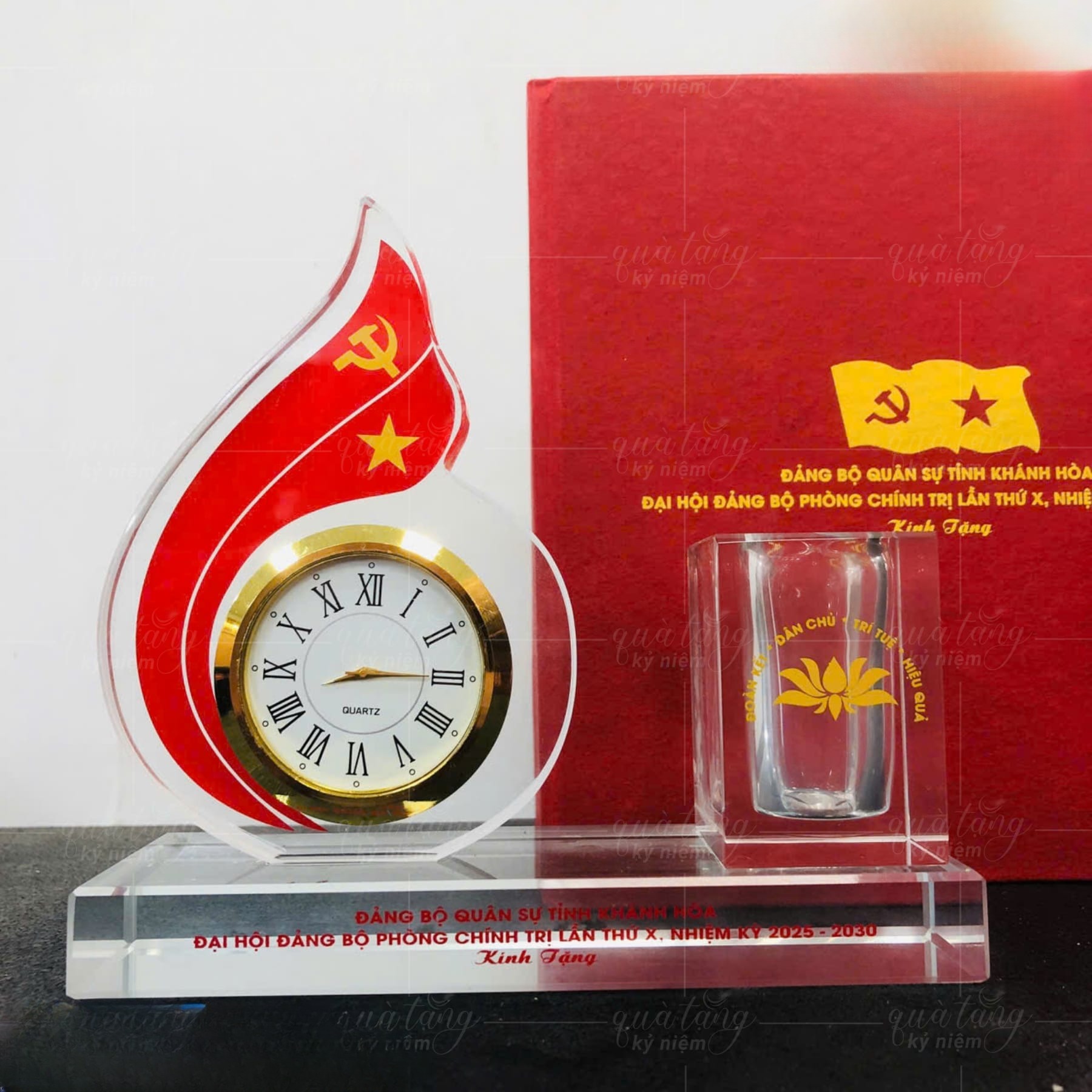 Đồng hồ pha lê kèm ống bút_thumbnail_1