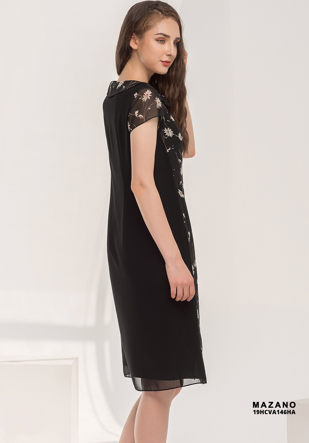 Đầm đen sơ mi phối hoa xẻ trước_thumbnail_1