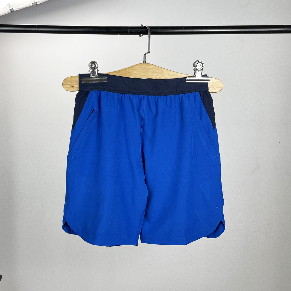 Quần shorts lưng thun xẻ tà - Xanh nhạt