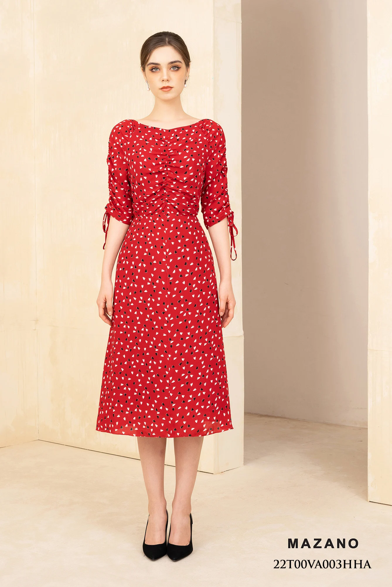 Đầm đỏ họa tiết nhún ngực