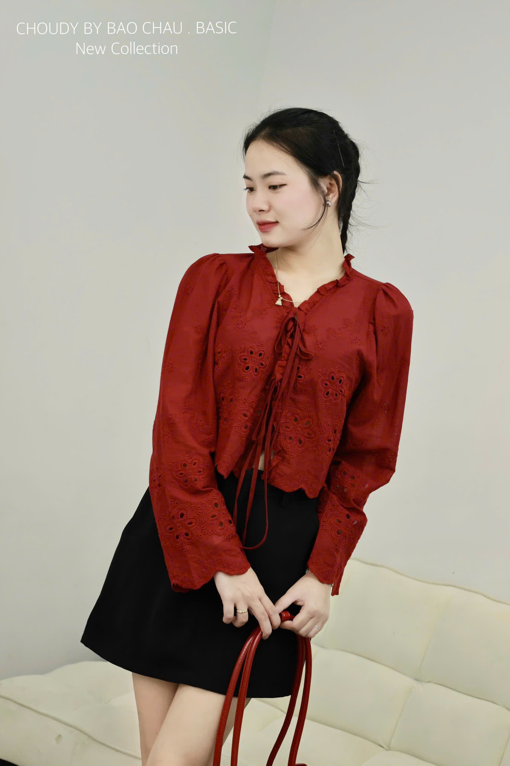 SALE U268 ÁO ĐỤC LỖ ĐỎ_thumbnail_0