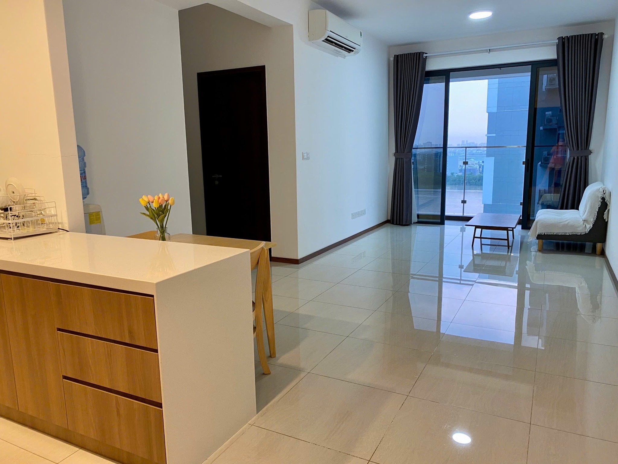 Cho thuê 2 phòng ngủ căn góc hướng Tây Nam mát mẻ_thumbnail_1