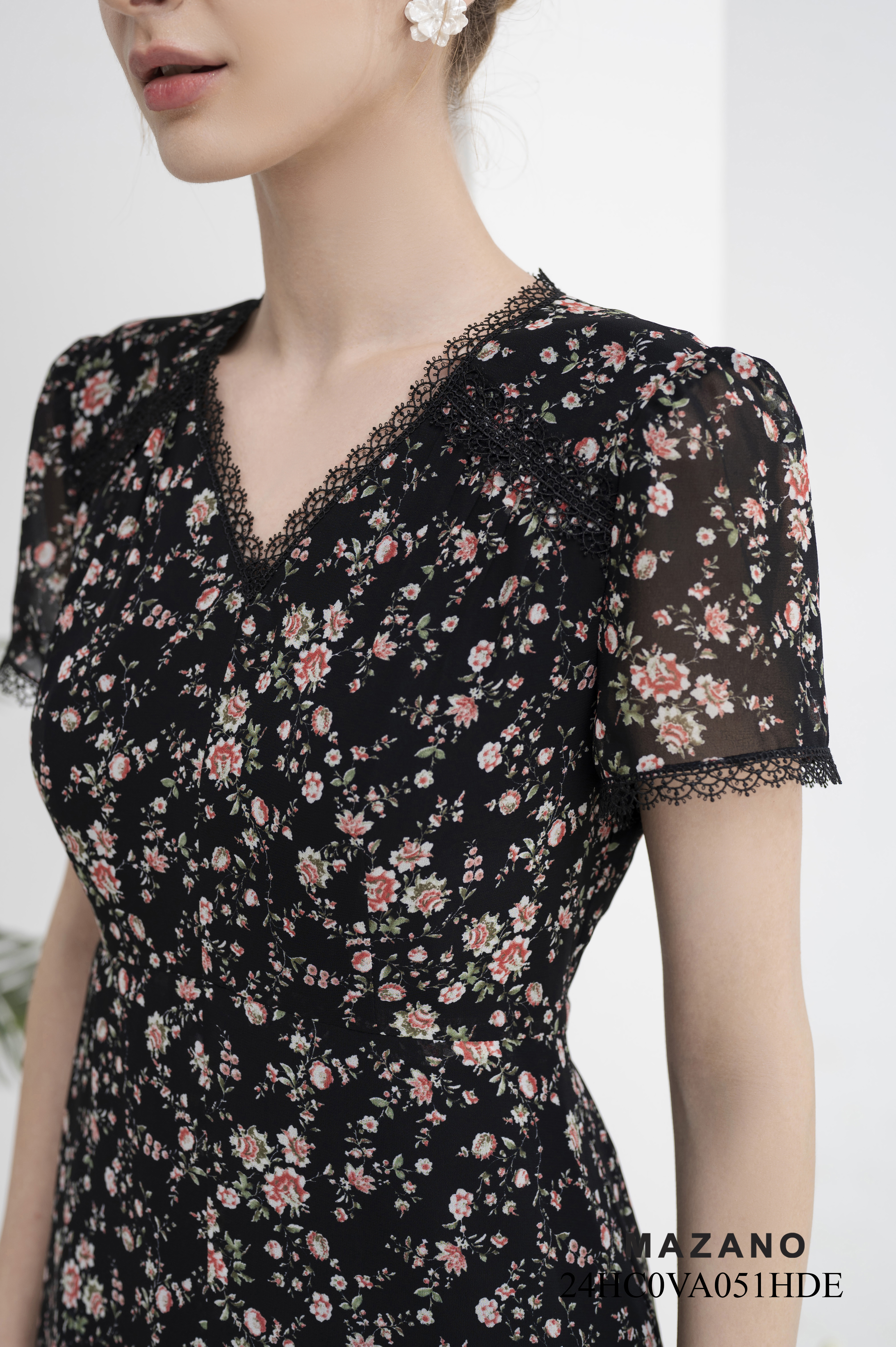 Đầm đen eo cao chân rủ phối ren_thumbnail_3