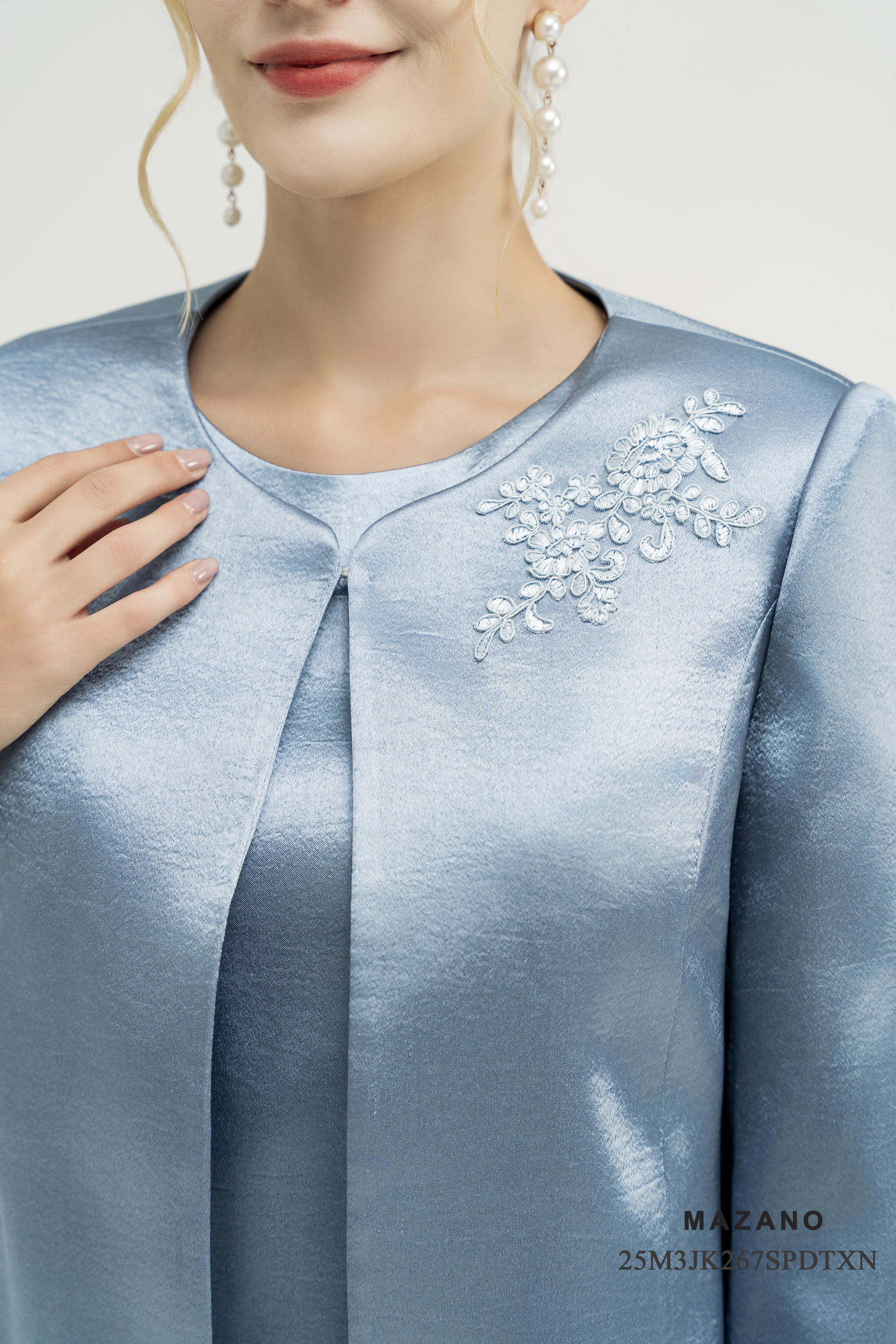 Áo khoác ngắn Suông Vải lụa dày Cổ tròn Đính ren thủ công Dài dưới eo_thumbnail_3