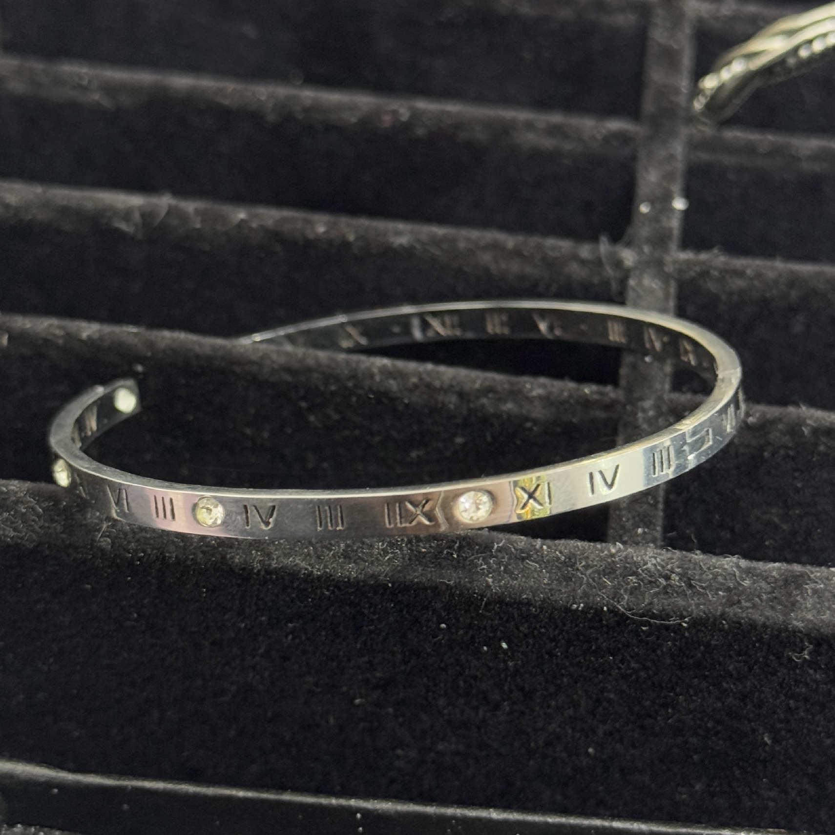 vòng tay titan cuff bạc khắc số la mã kim cương rải_thumbnail_3