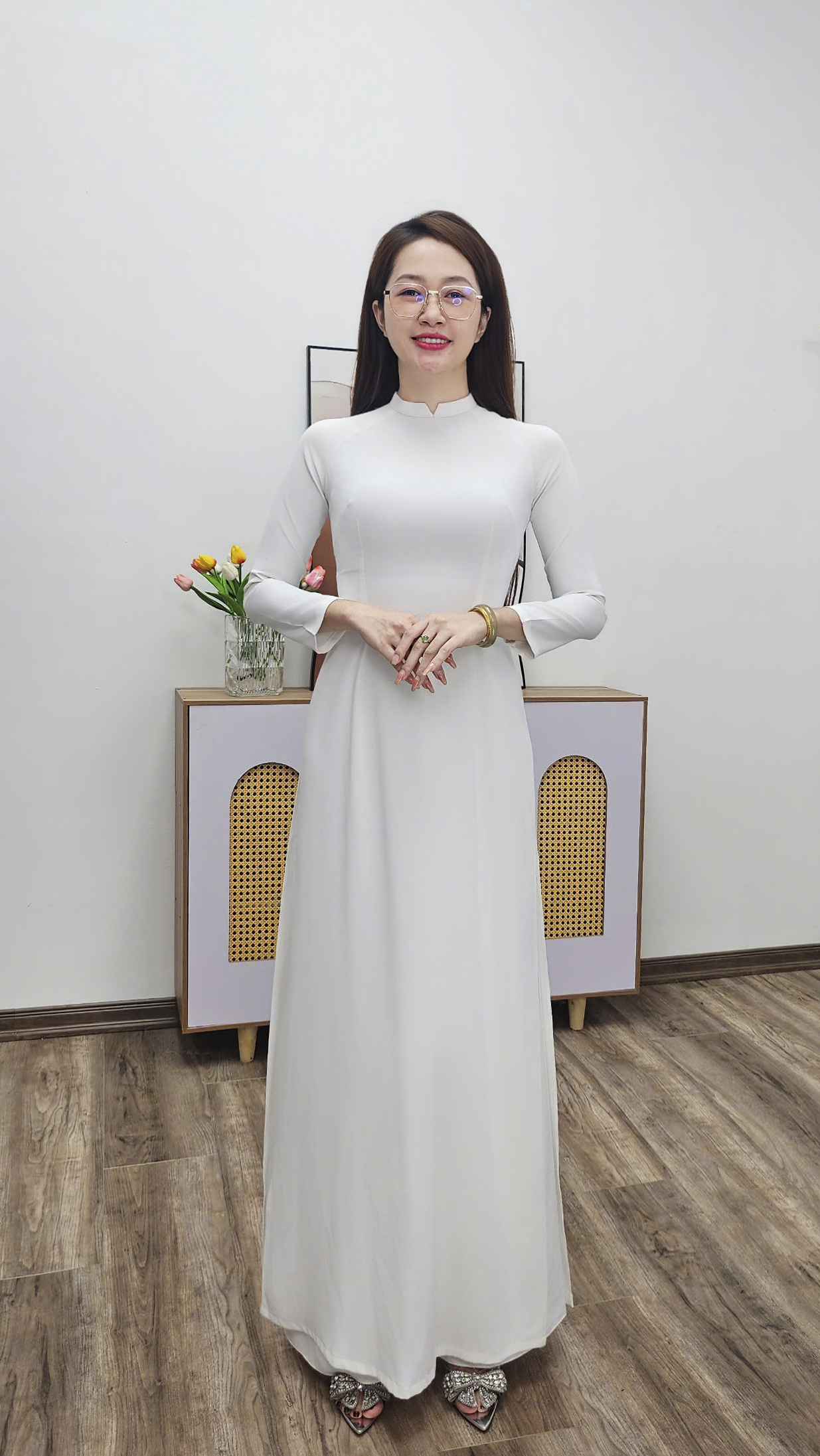 A2068CC áo dài bộ lụa mỹ trắng trơn cổ 2p tay dài_thumbnail_2