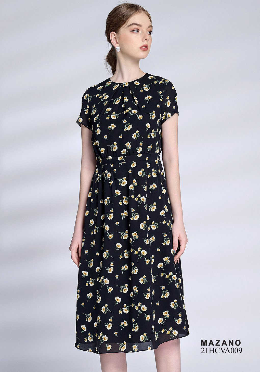 Váy đen họa tiết hoa bùng eo xếp ly cổ_thumbnail_3