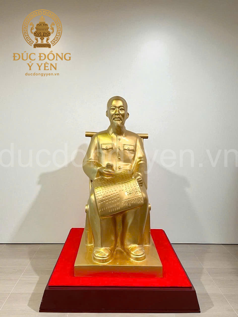 Tượng Bác Hồ ngồi ghế mây đúc đồng đỏ  _thumbnail_1