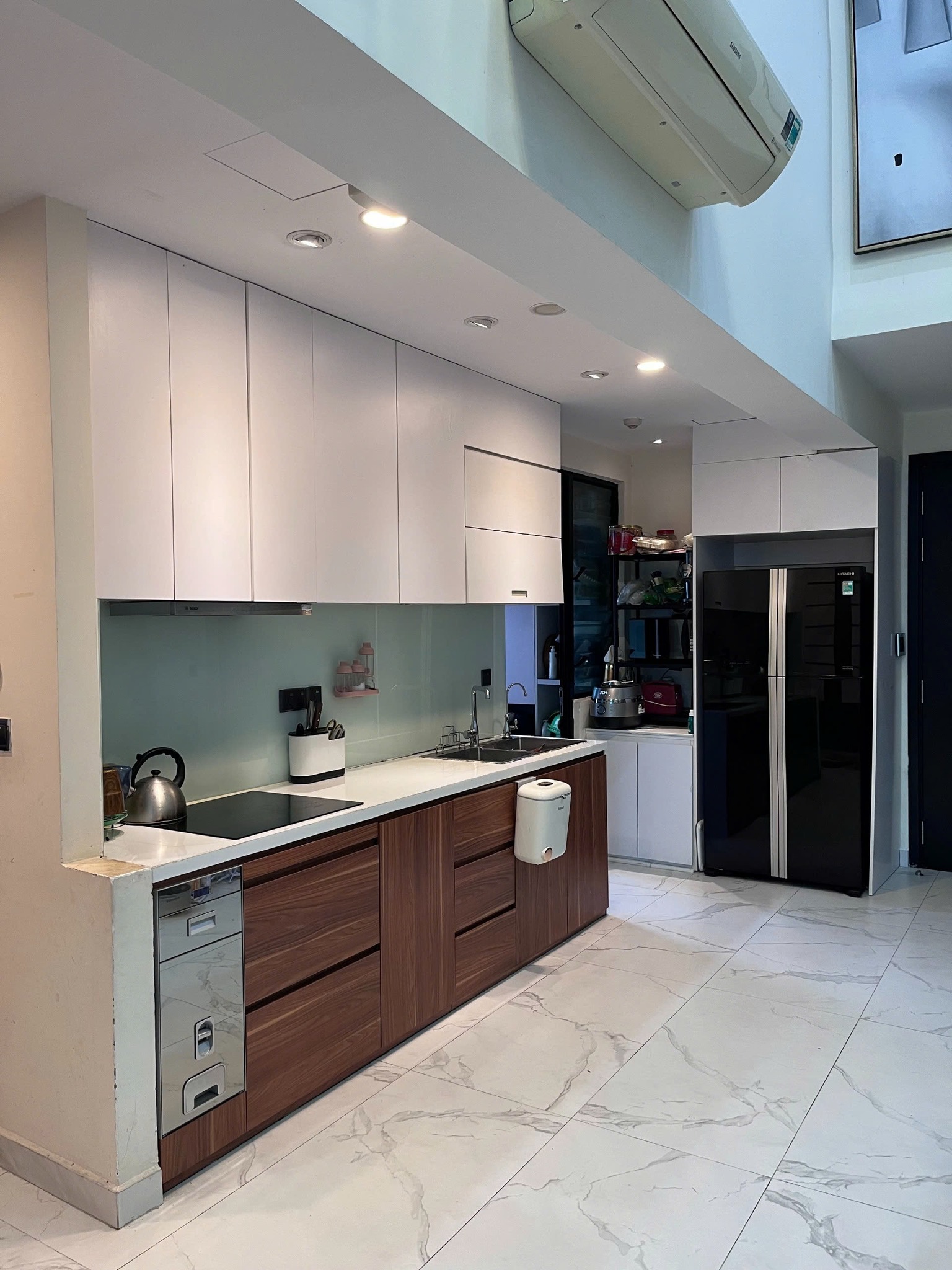 Gía tốt 100% - Nắm full giỏ hàng sang nhượng giá tốt, nội thất đầy đủ, đã có sổ hồng