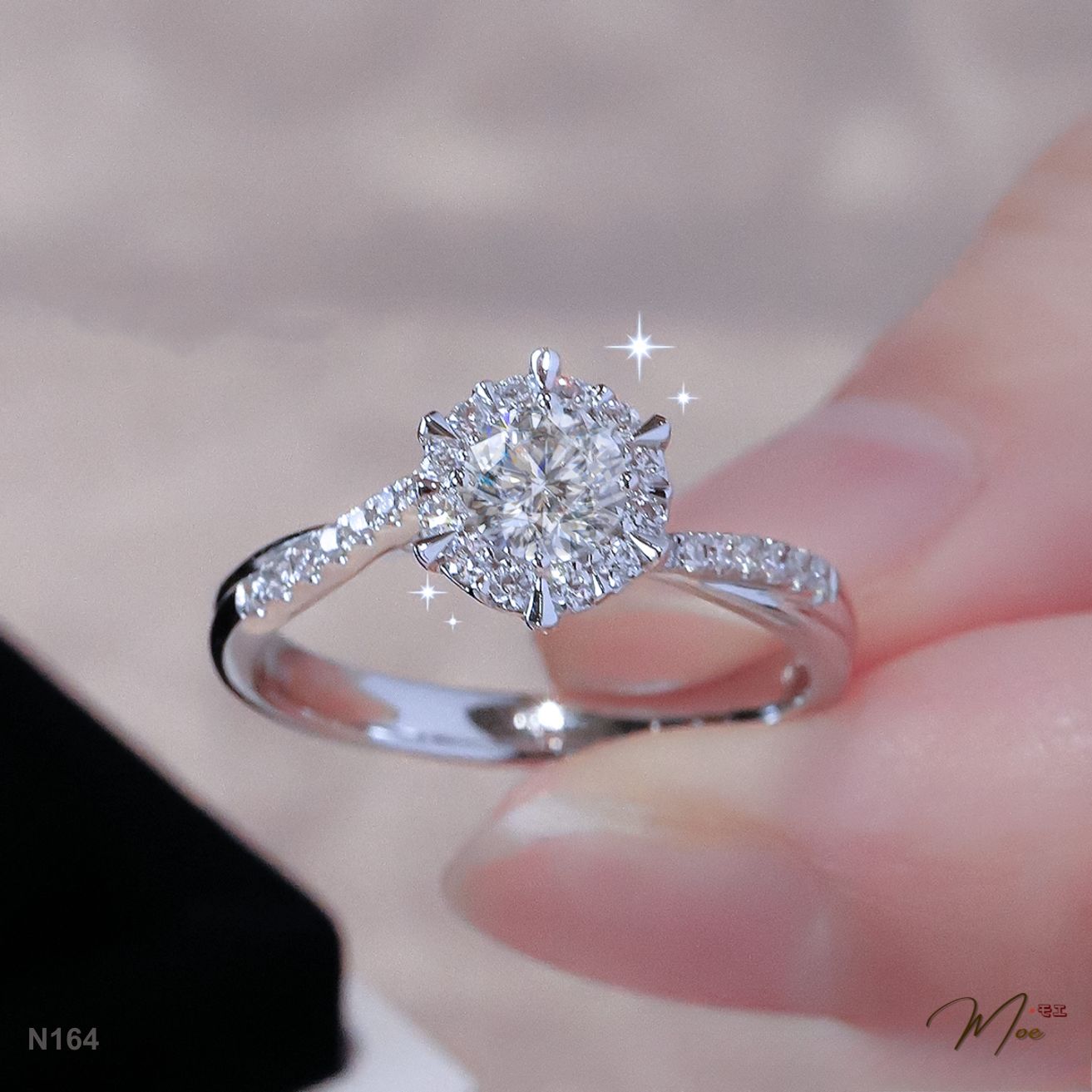 N164 - Nhẫn đá chủ cầu hôn pha lê viền chéo nữ hoàng_thumbnail_6