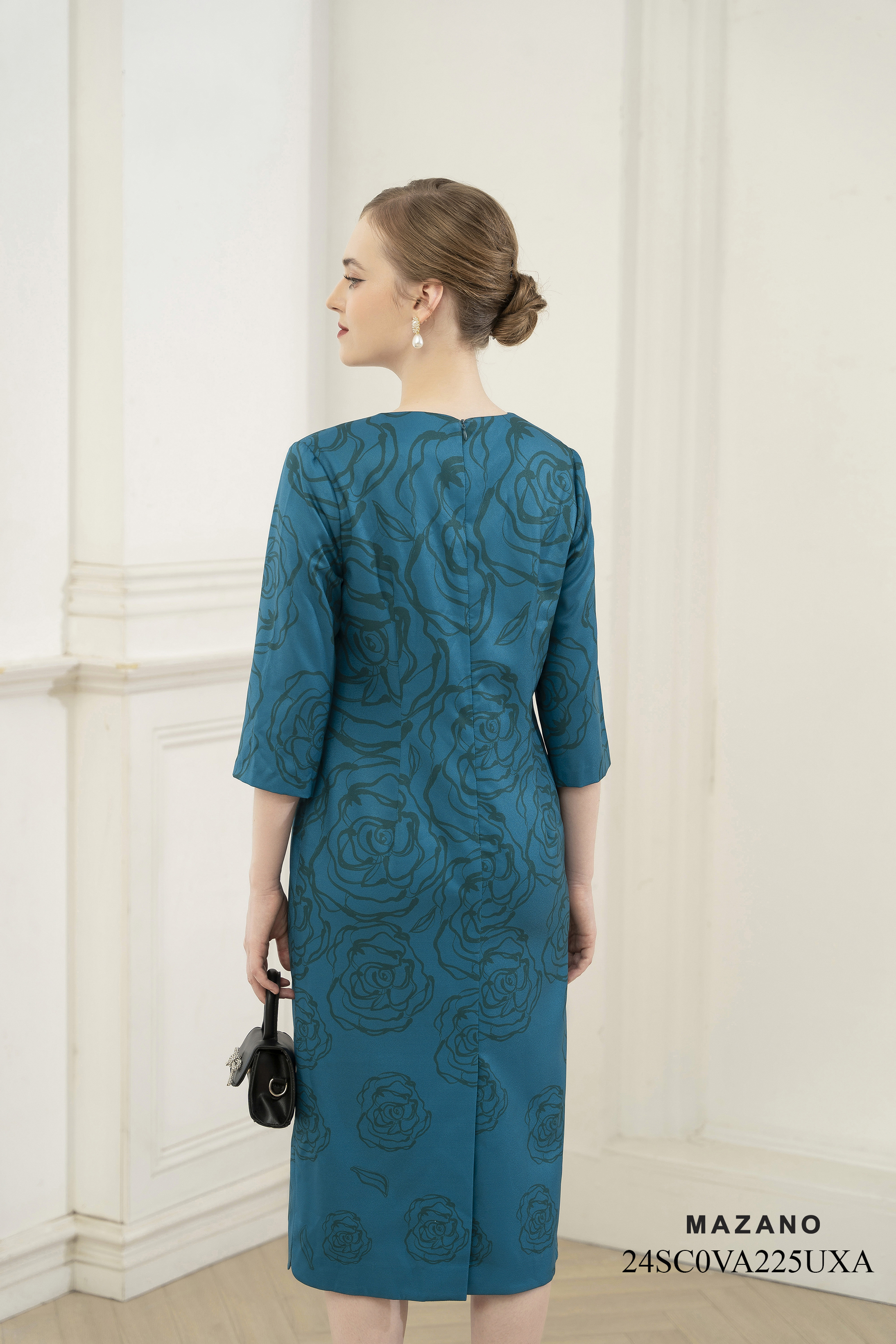 Váy Đầm Suông Vải lụa dày Hoạ tiết hoa hồng Cổ cách điệu Tay lỡ Dài đến bắp chân_thumbnail_2