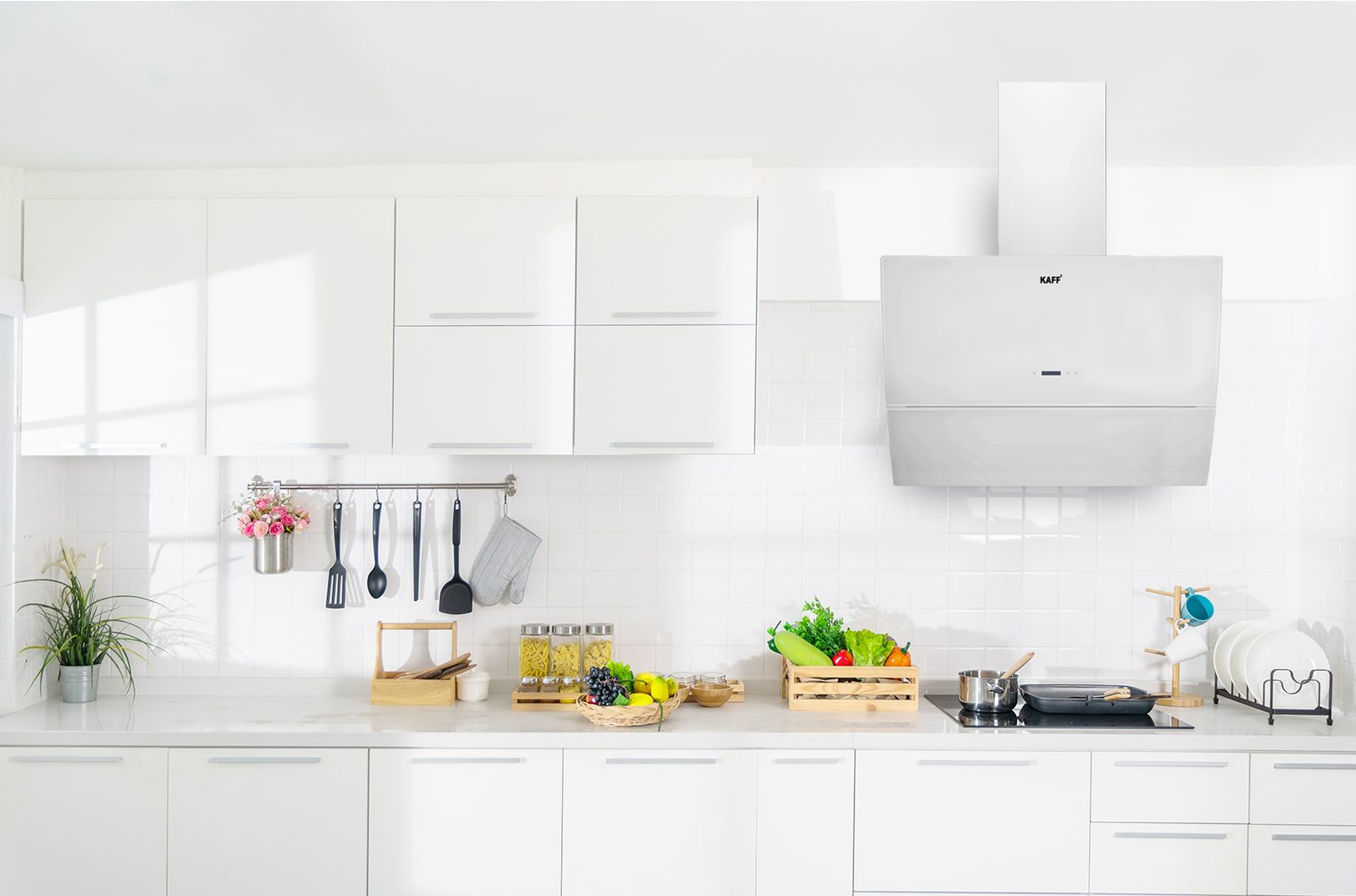 Khử mùi bằng than hoạt tính và ống thoát D150 của máy hút mùi Kaff KF-LUX-AT70H-WH