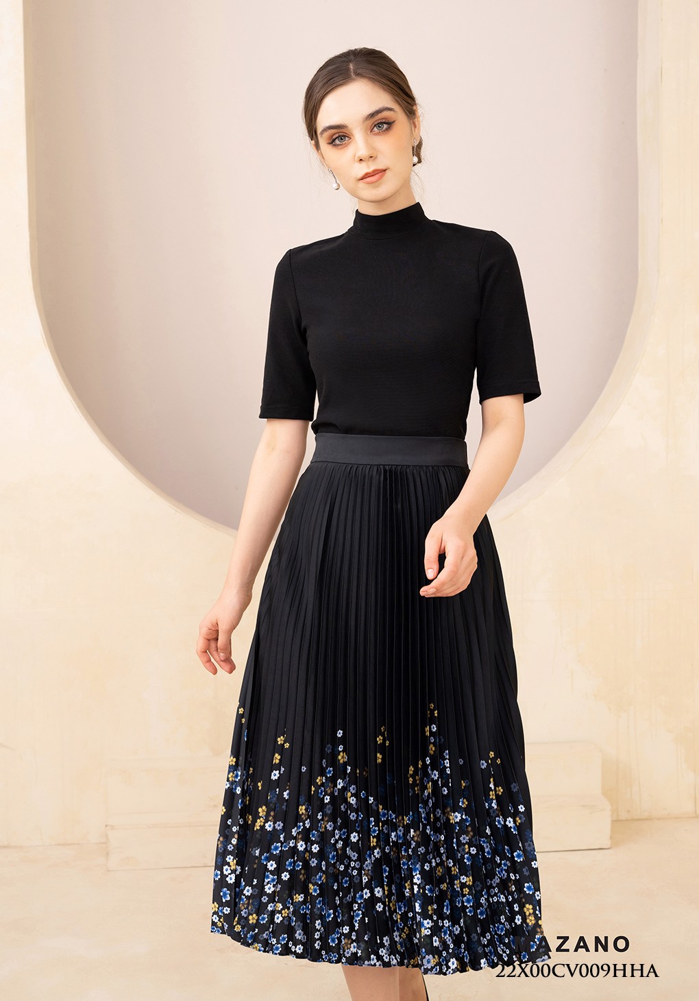 Chân váy xoè vải lụa đen dập ly in họa tiết_thumbnail_4