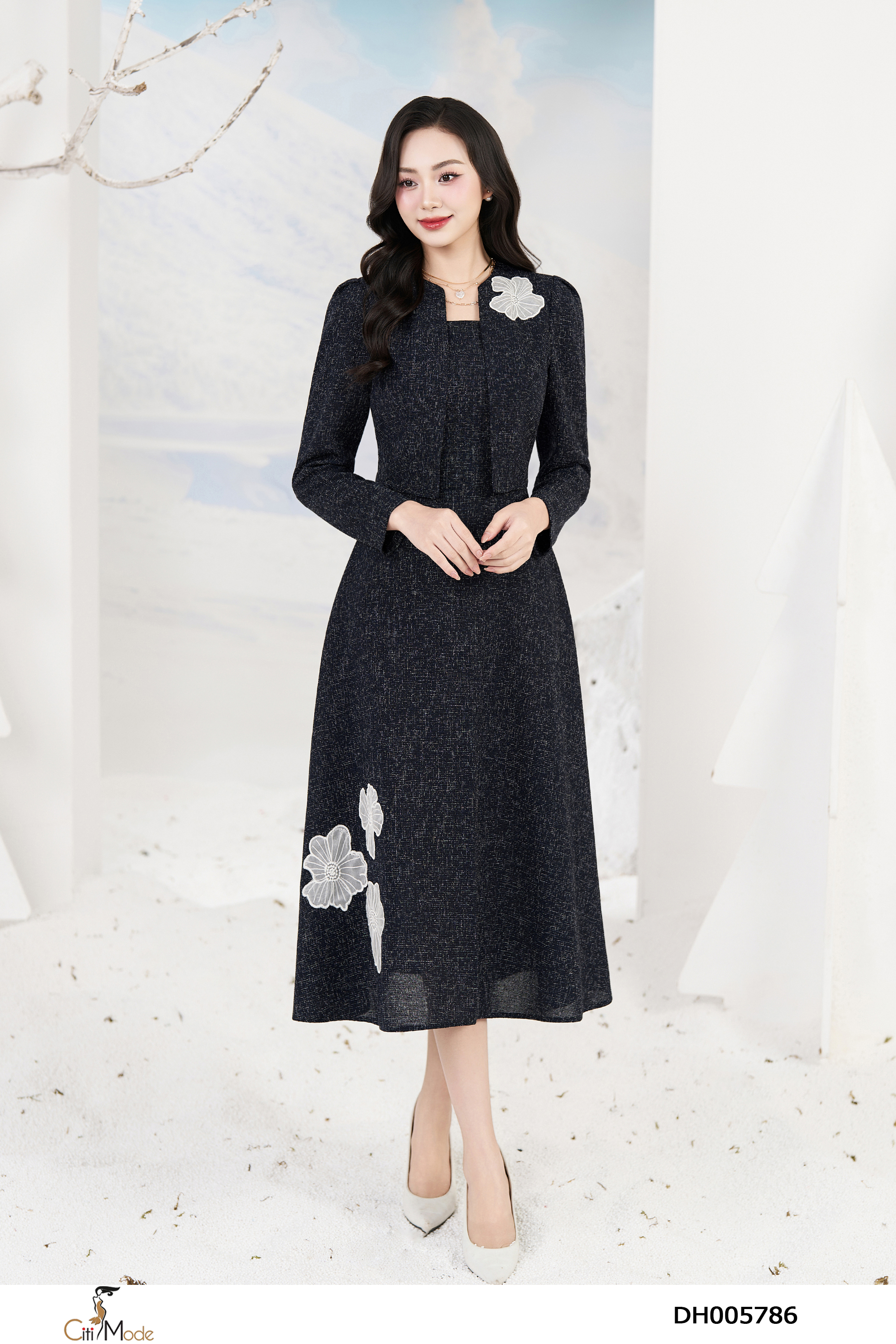 Đầm xòe dạ tím than tay dài đính hoa 3D