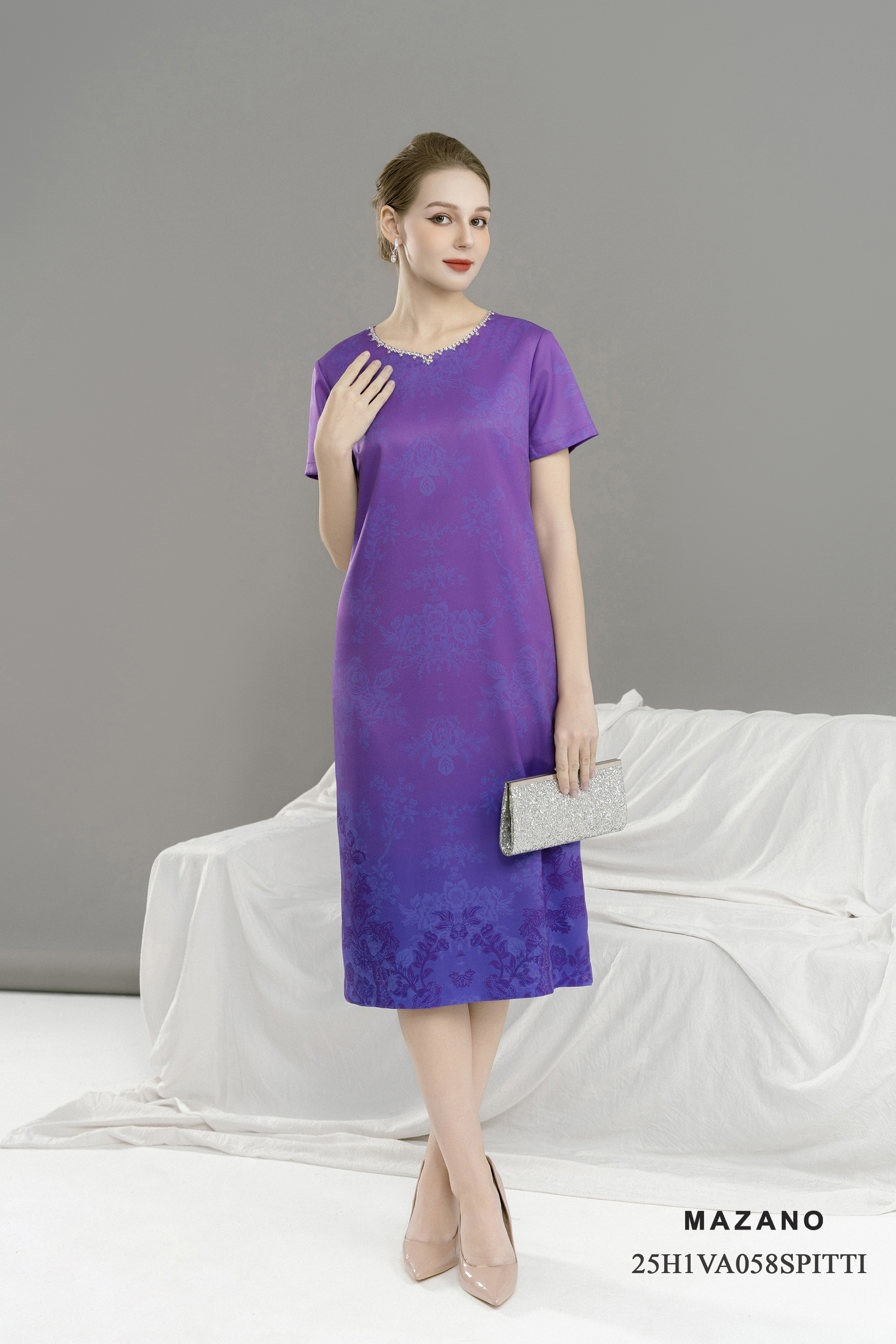 Váy Đầm Suông Vải thô sạn Hoạ tiết hoa cách điệu Cổ tròn Đính đá sang trọng Tay ngắn Dài qua gối