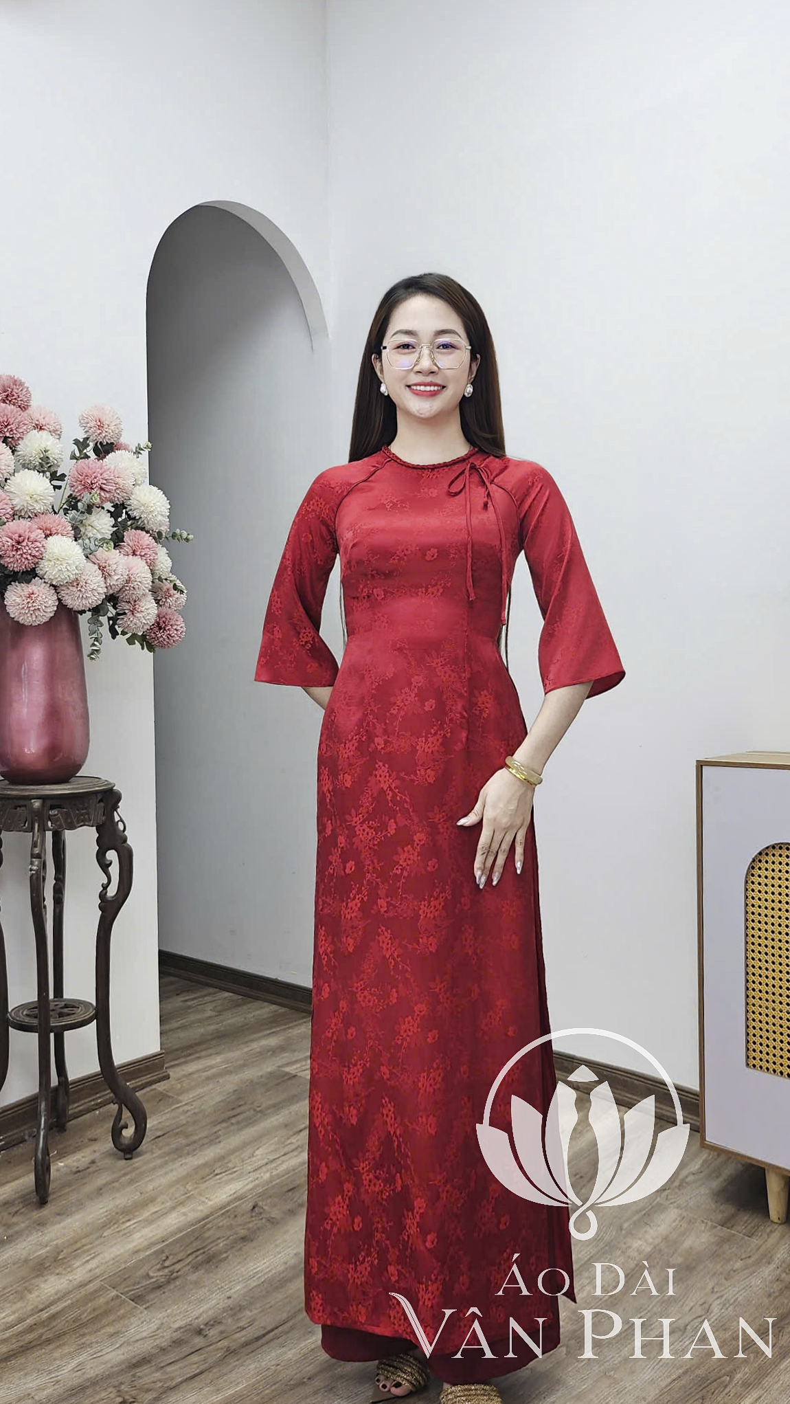 A3055 áo dài cổ khít tay loe gấm tiểu my màu đỏ