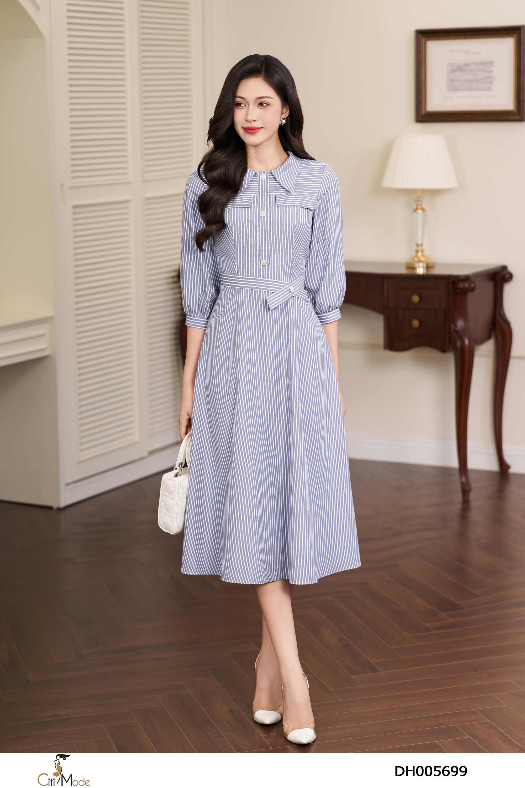 Đầm xòe kẻ xanh tay lỡ cổ đức đai eo