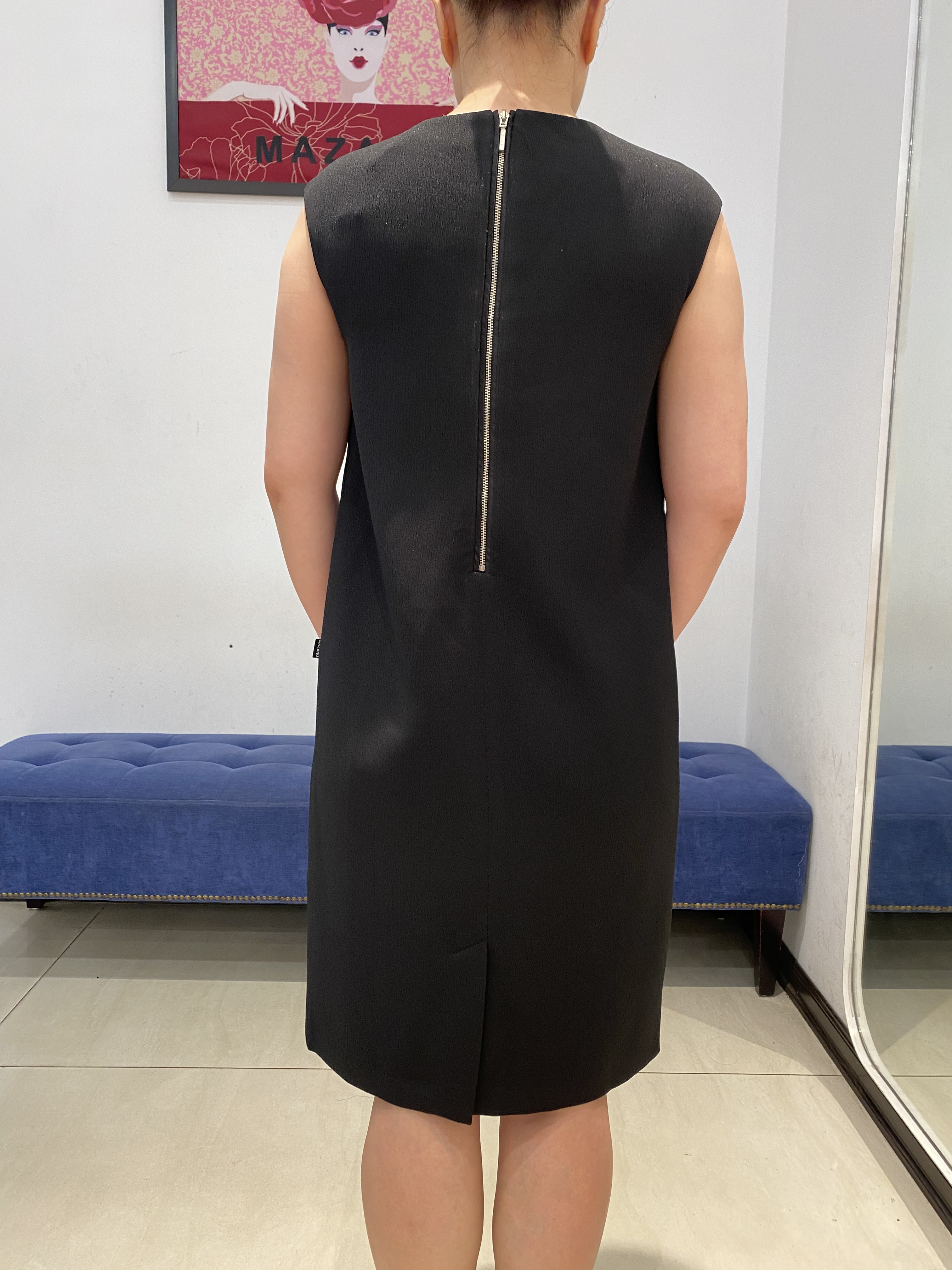 Váy đen vai chờm đính đá_thumbnail_4