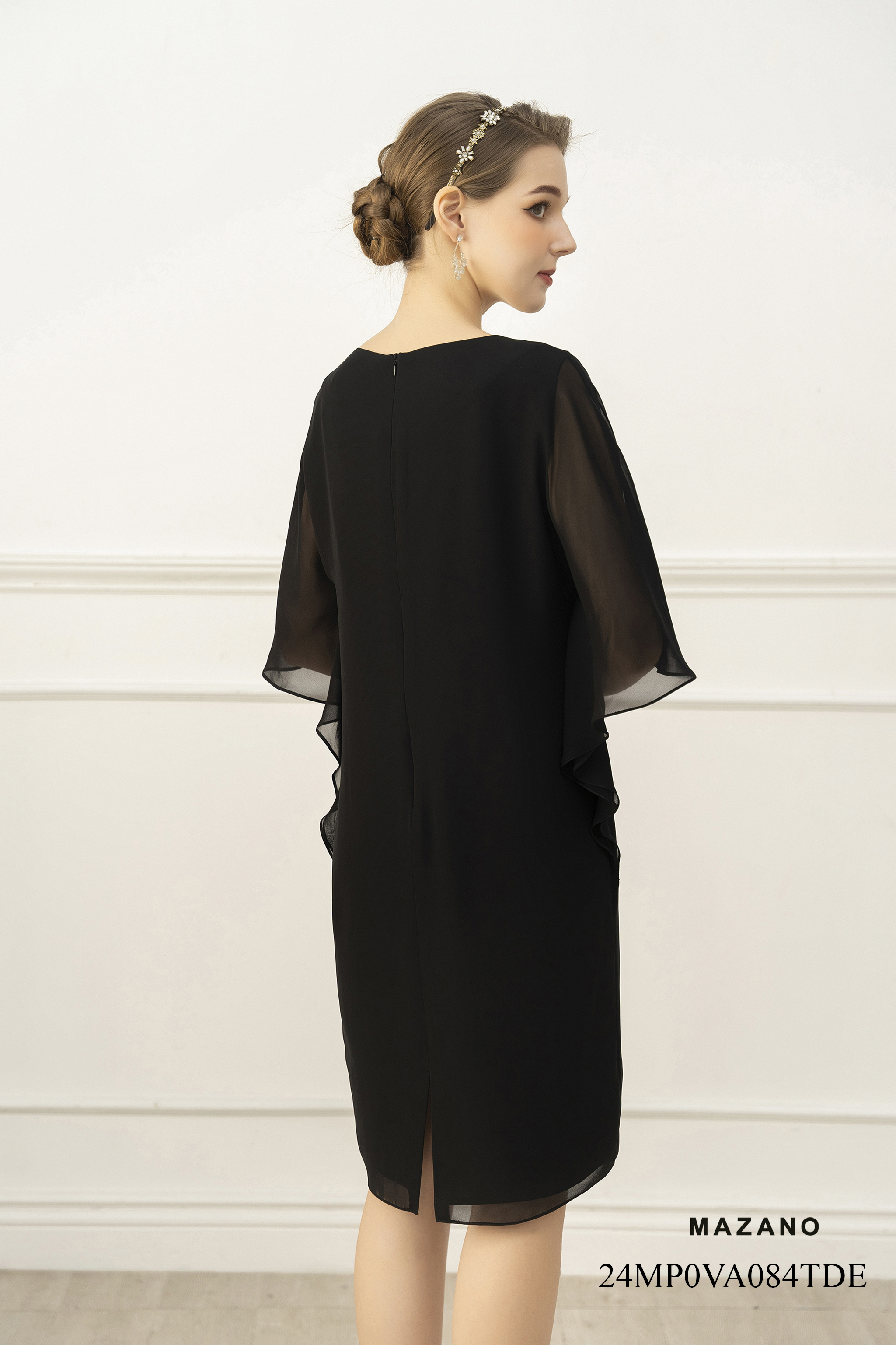 Đầm suông tay cánh dơi cổ cut out đính trang trí_thumbnail_4