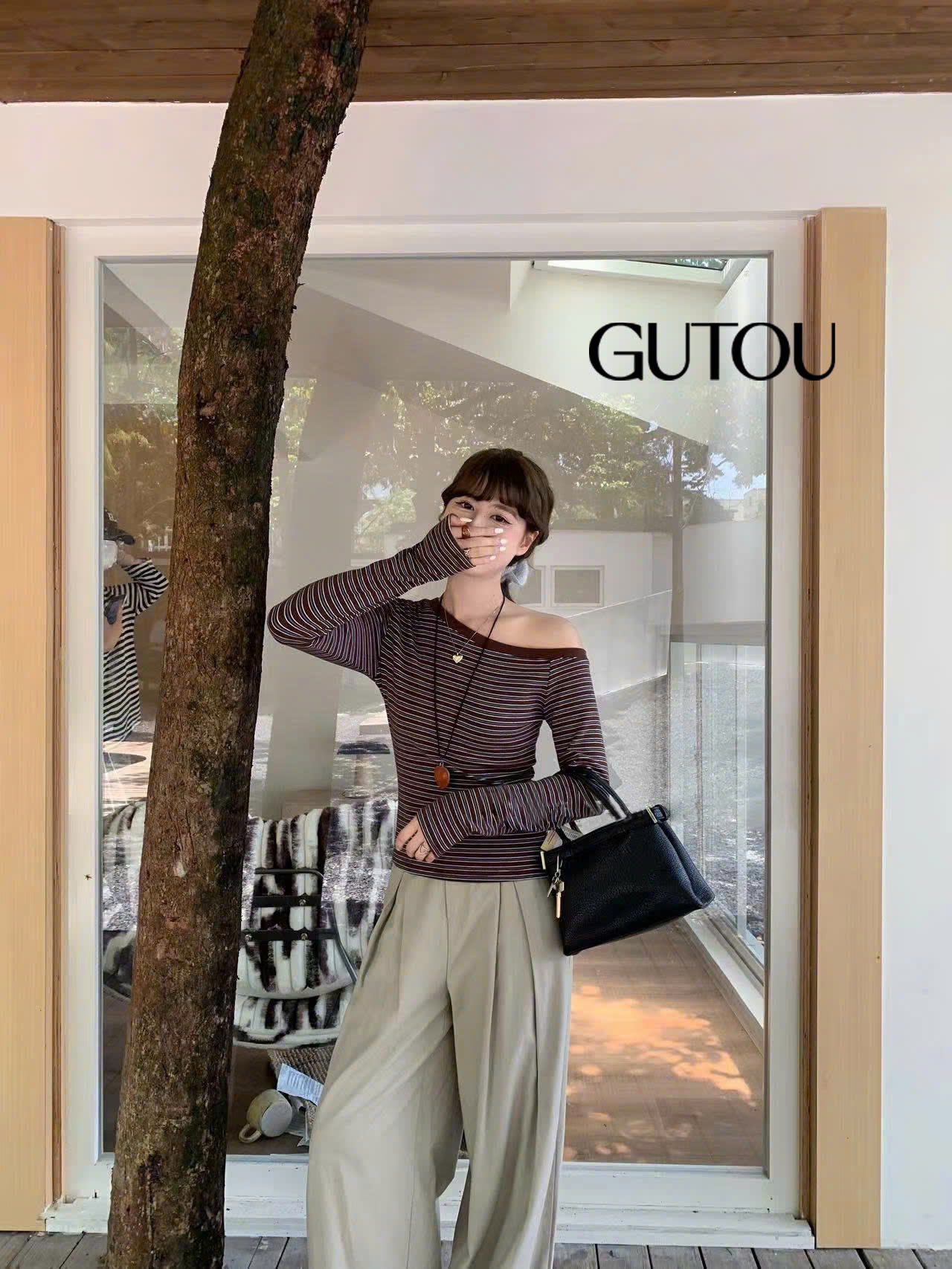 [ GUTOU ] Áo Lệch Vai Sọc Ngang Tay Dài Ôm Body_thumbnail_9