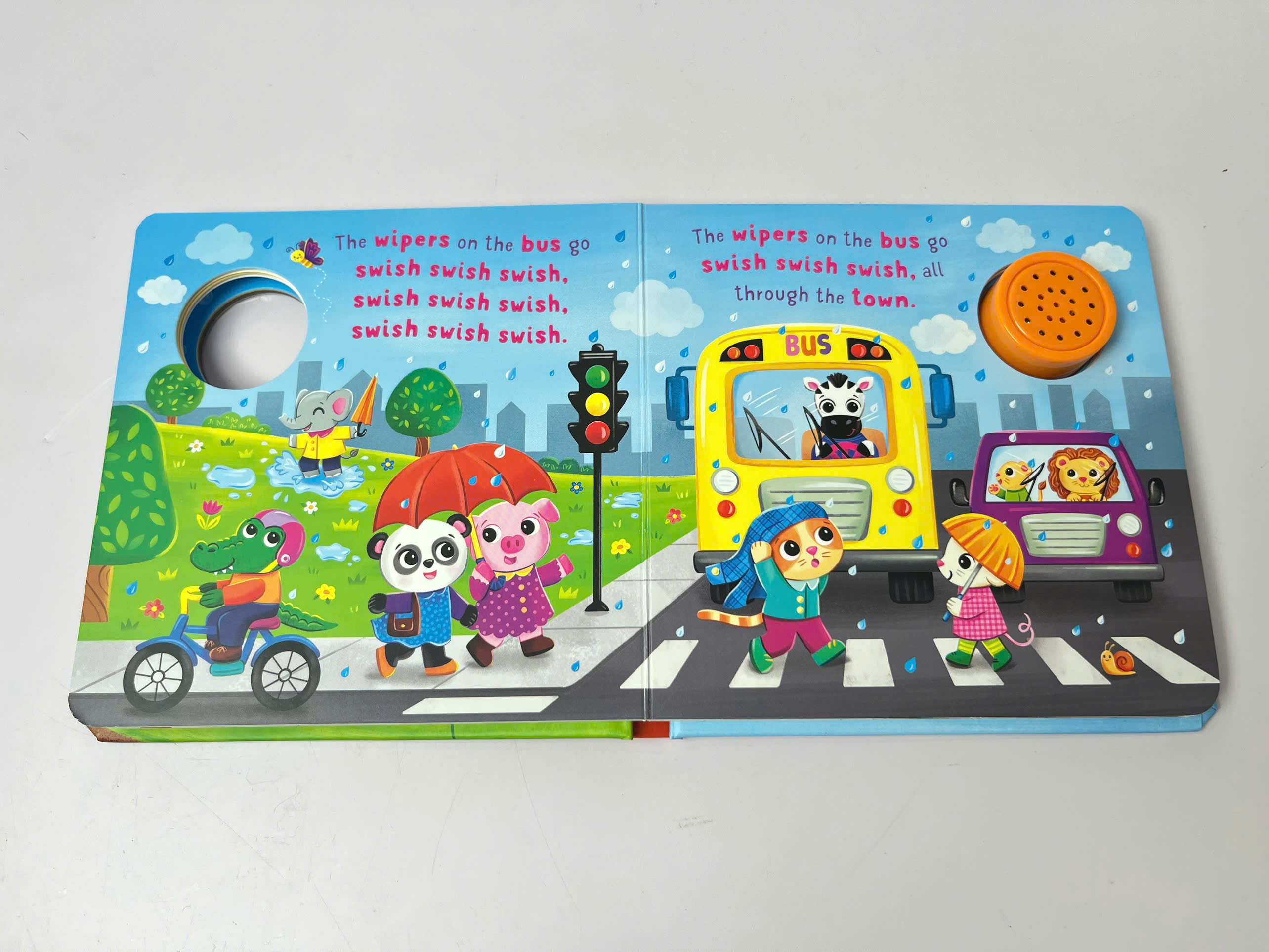 ROUND BUTTON SOUND BOOK - THE WHEELS ON THE BUS (FSC)_thumbnail_5
