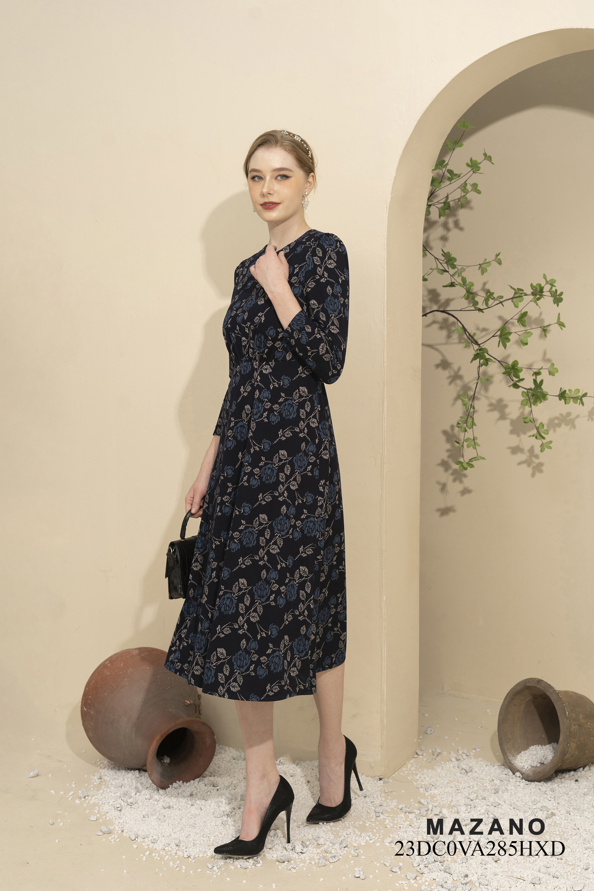 Đầm len nhún eo chân rủ họa tiết hoa hồng_thumbnail_2