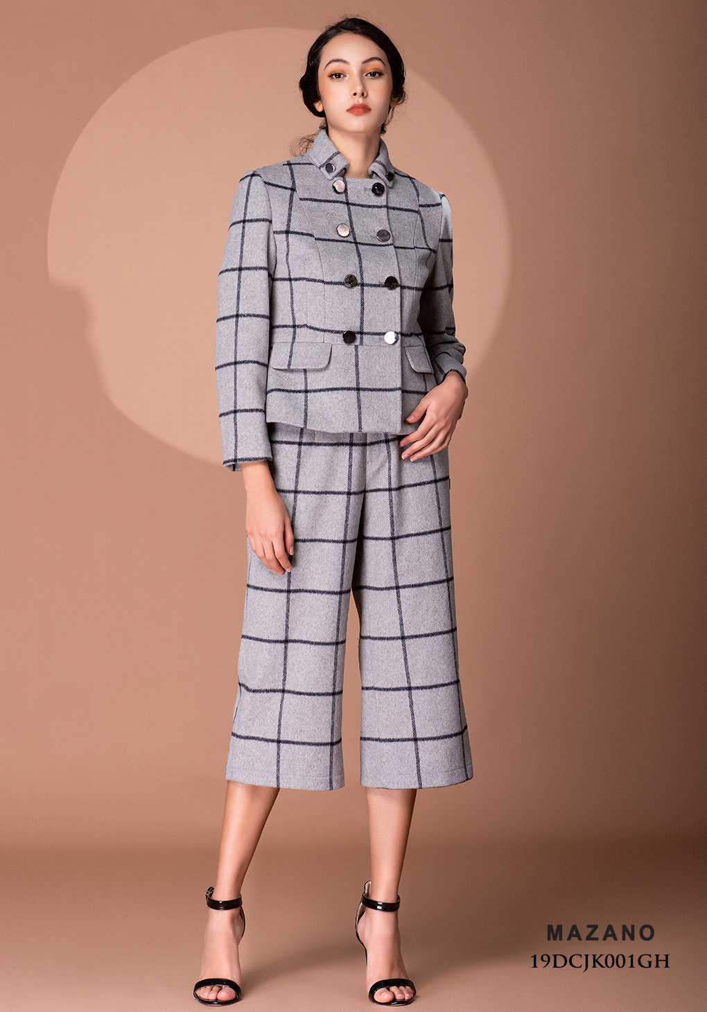 Áo khoác ngắn vải lông cừu (mặc cùng quần suông thành một bộ)