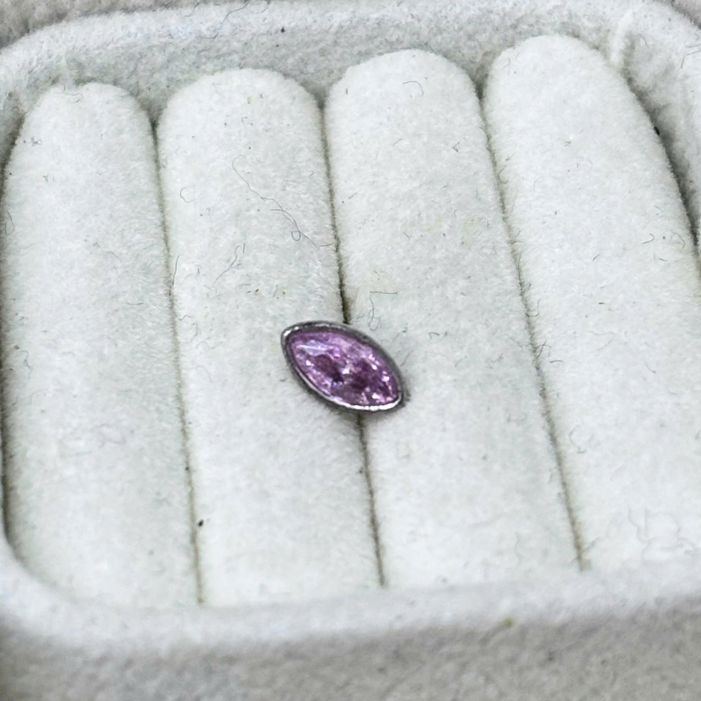 Mũi L elip đính kim cương hồng.