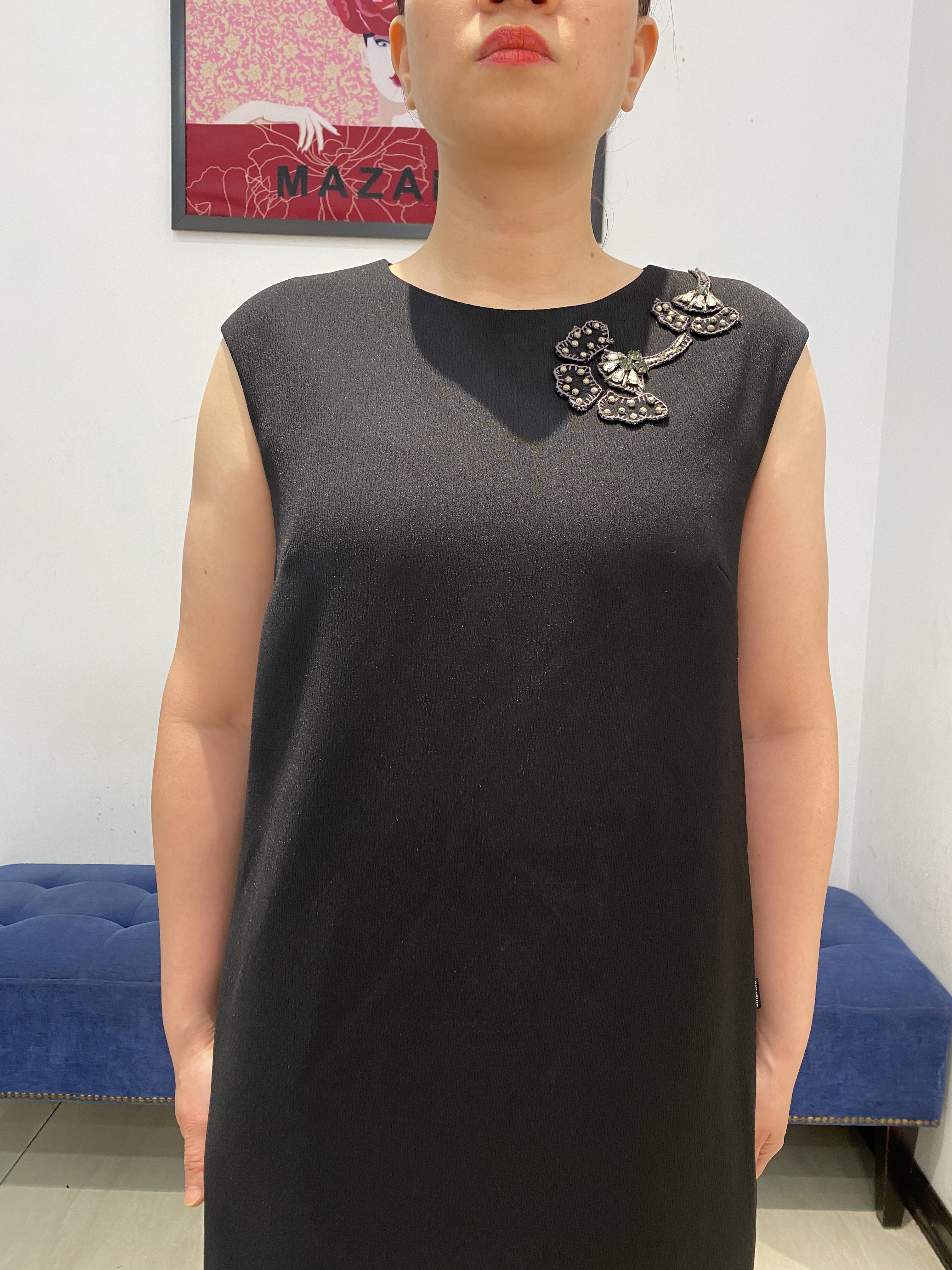 Váy đen vai chờm đính đá_thumbnail_2