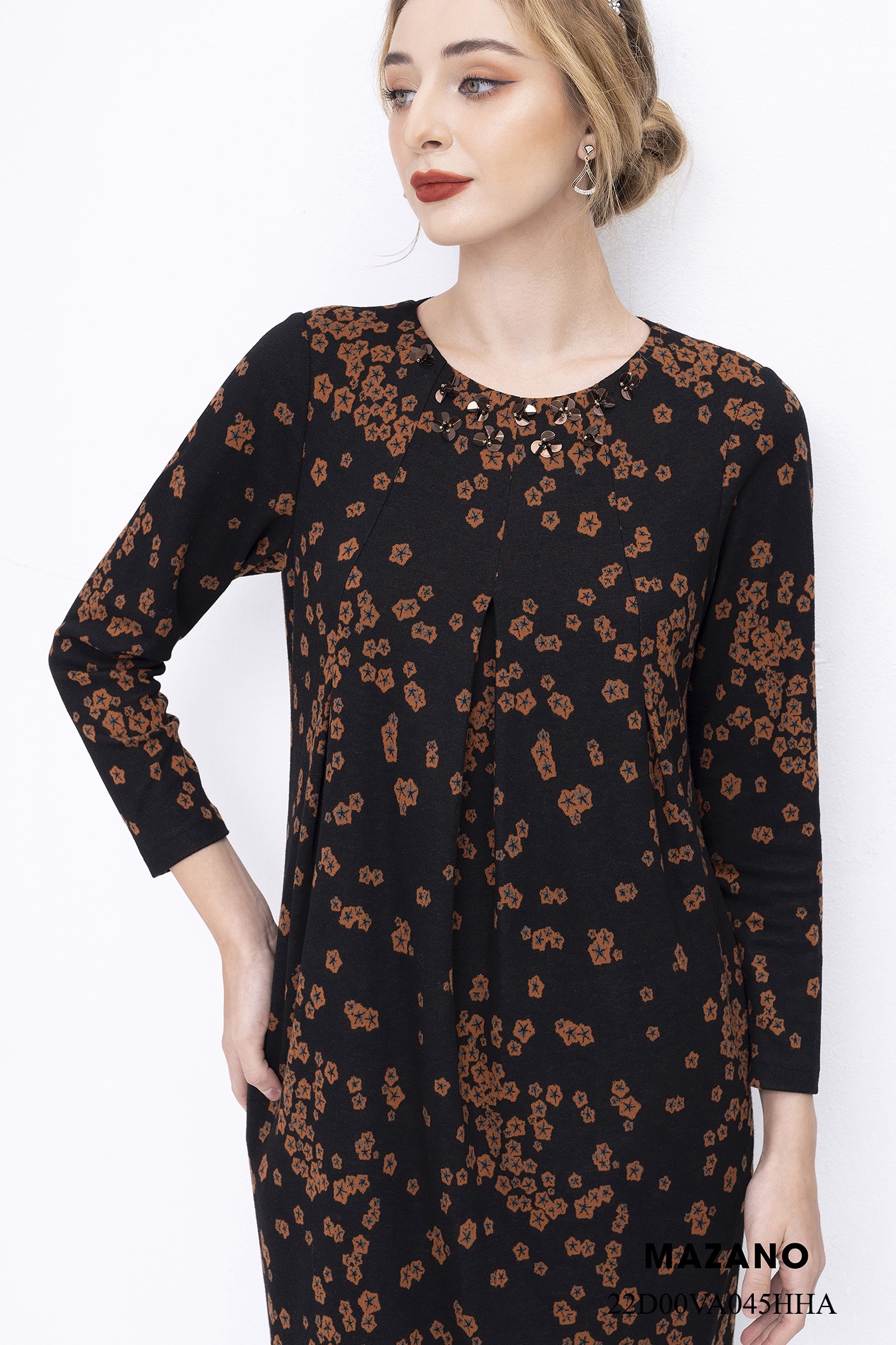 Đầm len họa tiết suông xếp ly cổ_thumbnail_3