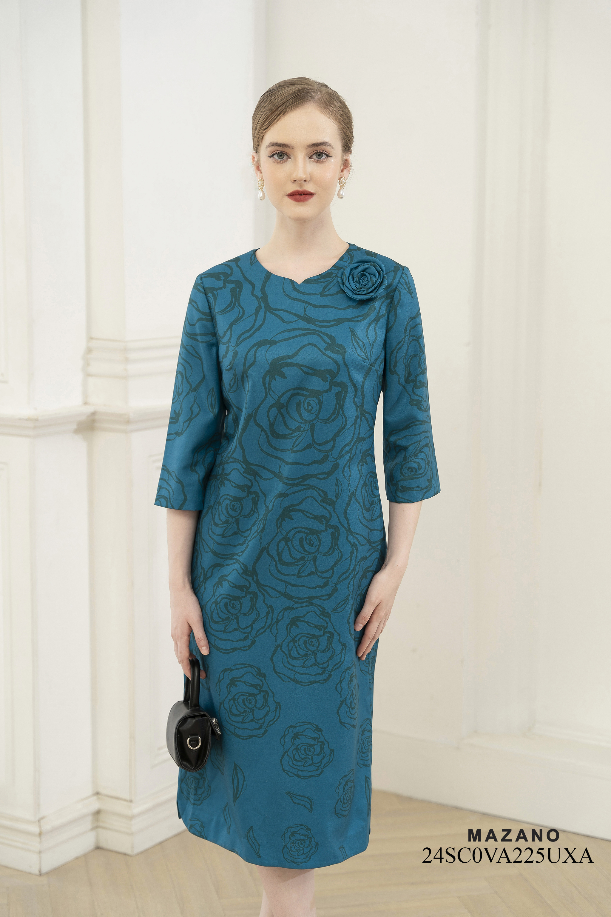 Váy Đầm Suông Vải lụa dày Hoạ tiết hoa hồng Cổ cách điệu Tay lỡ Dài đến bắp chân