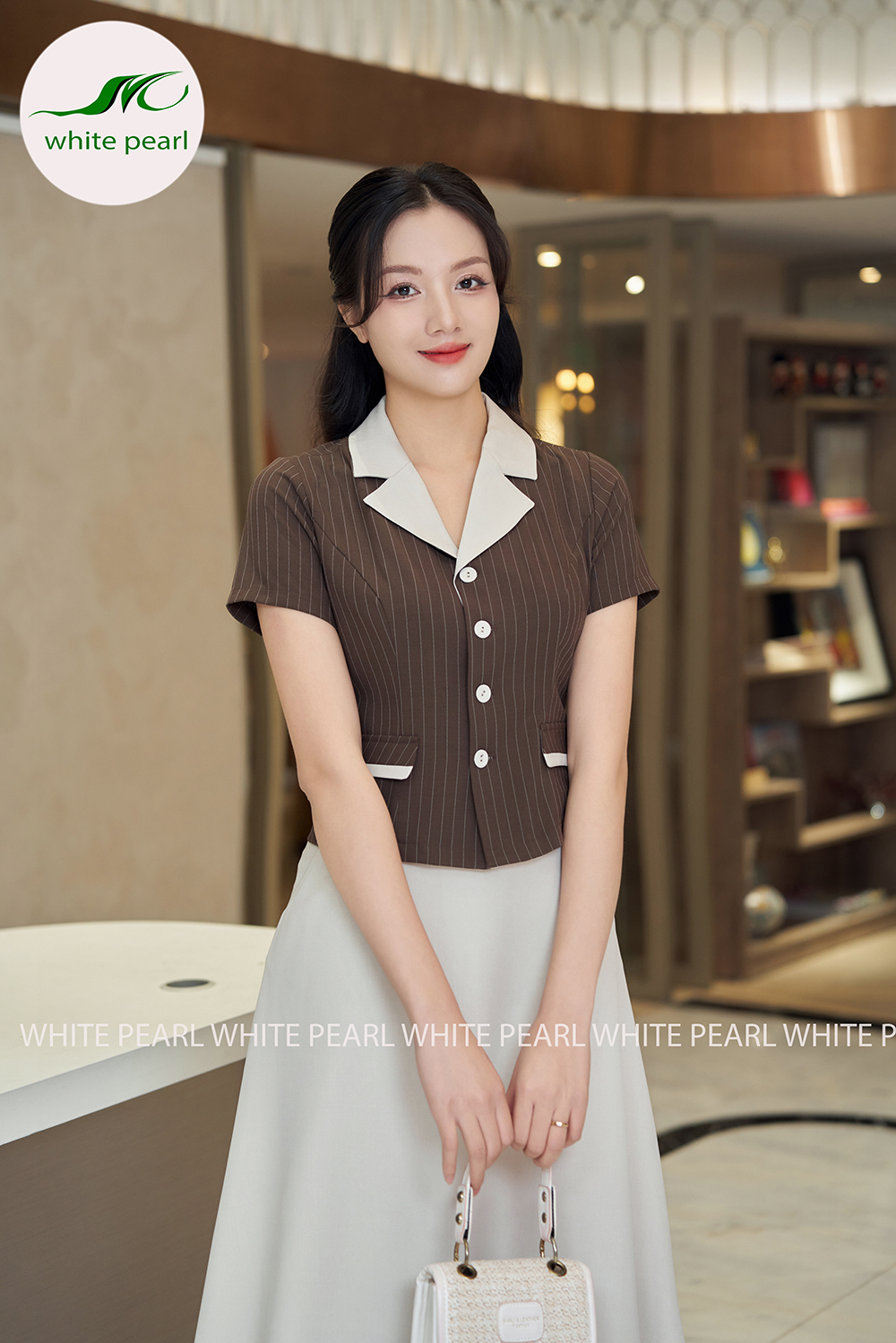 Bộ ký giả cổ K vải xước hàn kết hợp chân váy xòe màu da thời trang công sở cao cấp White Pearl_thumbnail_4