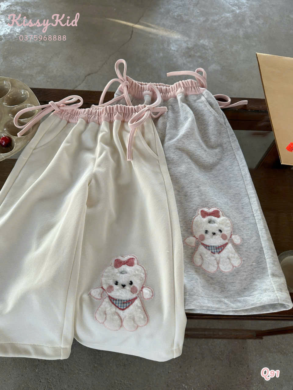 (Q91) Quần nỉ cap chun thêu chú cún màu kem_thumbnail_0