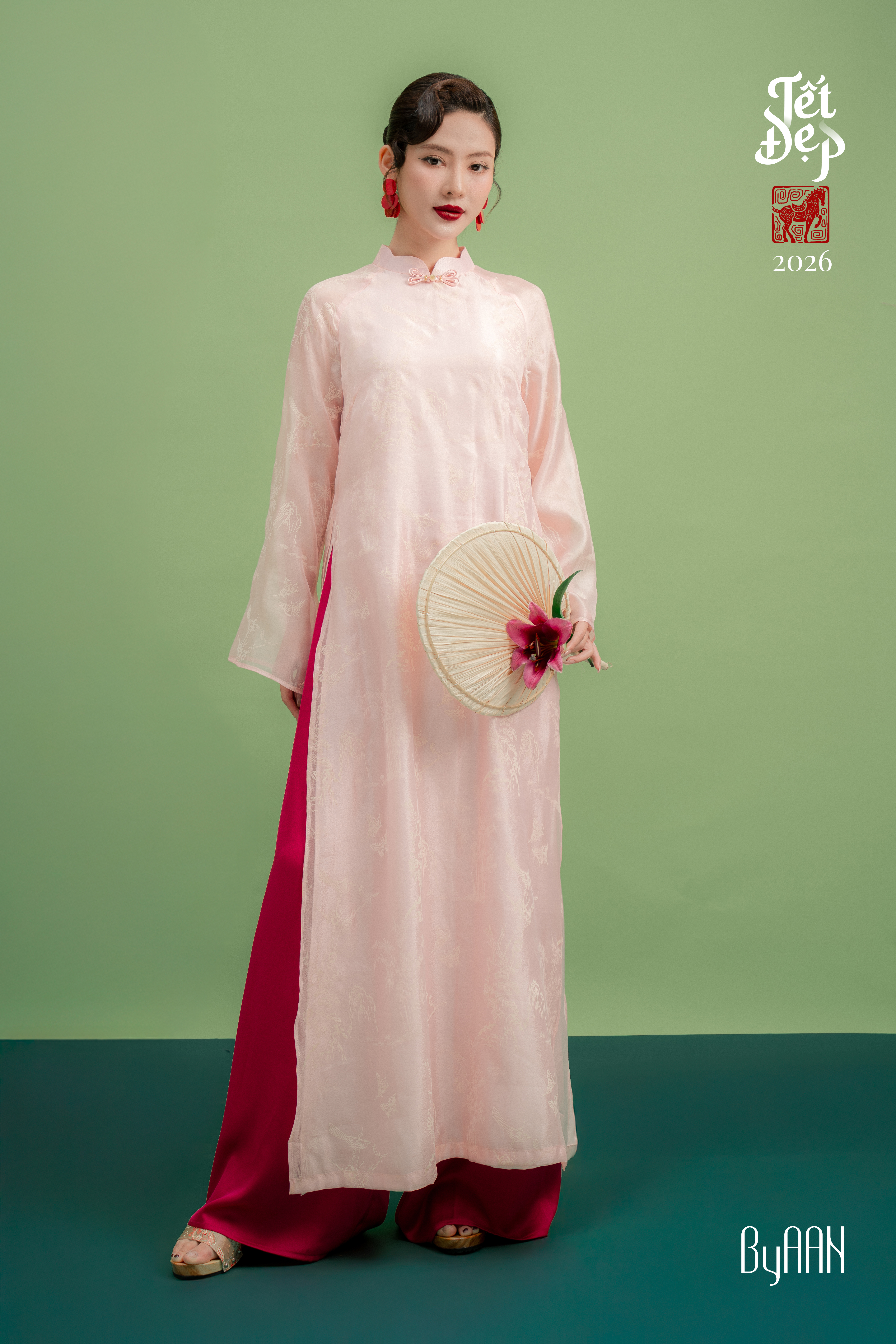 Áo dài 4 tà tơ hoa chìm phối cổ khuy tàu_thumbnail_1