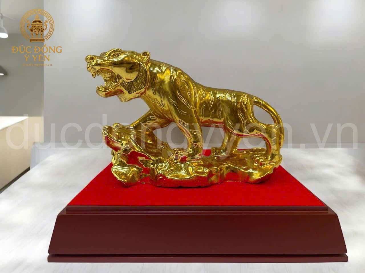 Tượng phong thủy hổ đứng bệ đá mạ vàng _thumbnail_2