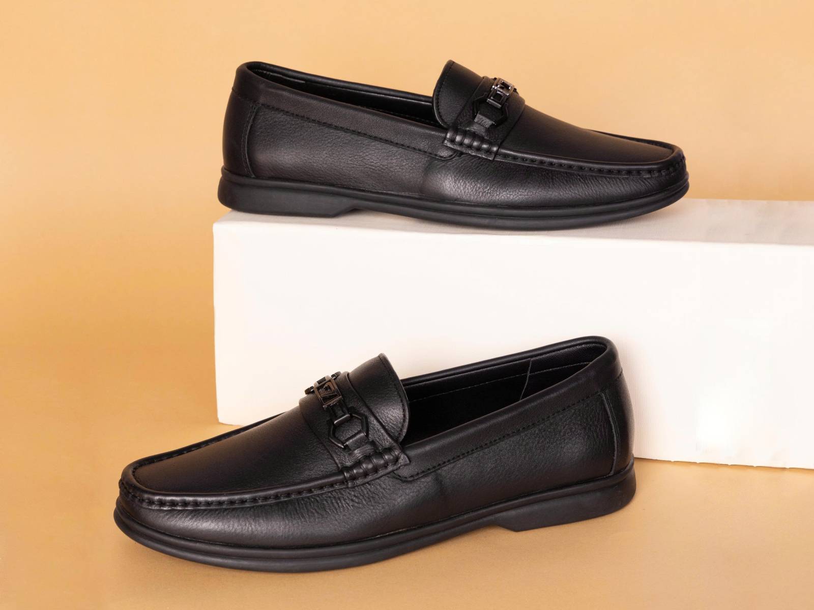 GIÀY LƯỜI NAM MÙA ĐÔNG - LỰA CHỌN GIỮA ẤM VÀ PHONG ĐỘ