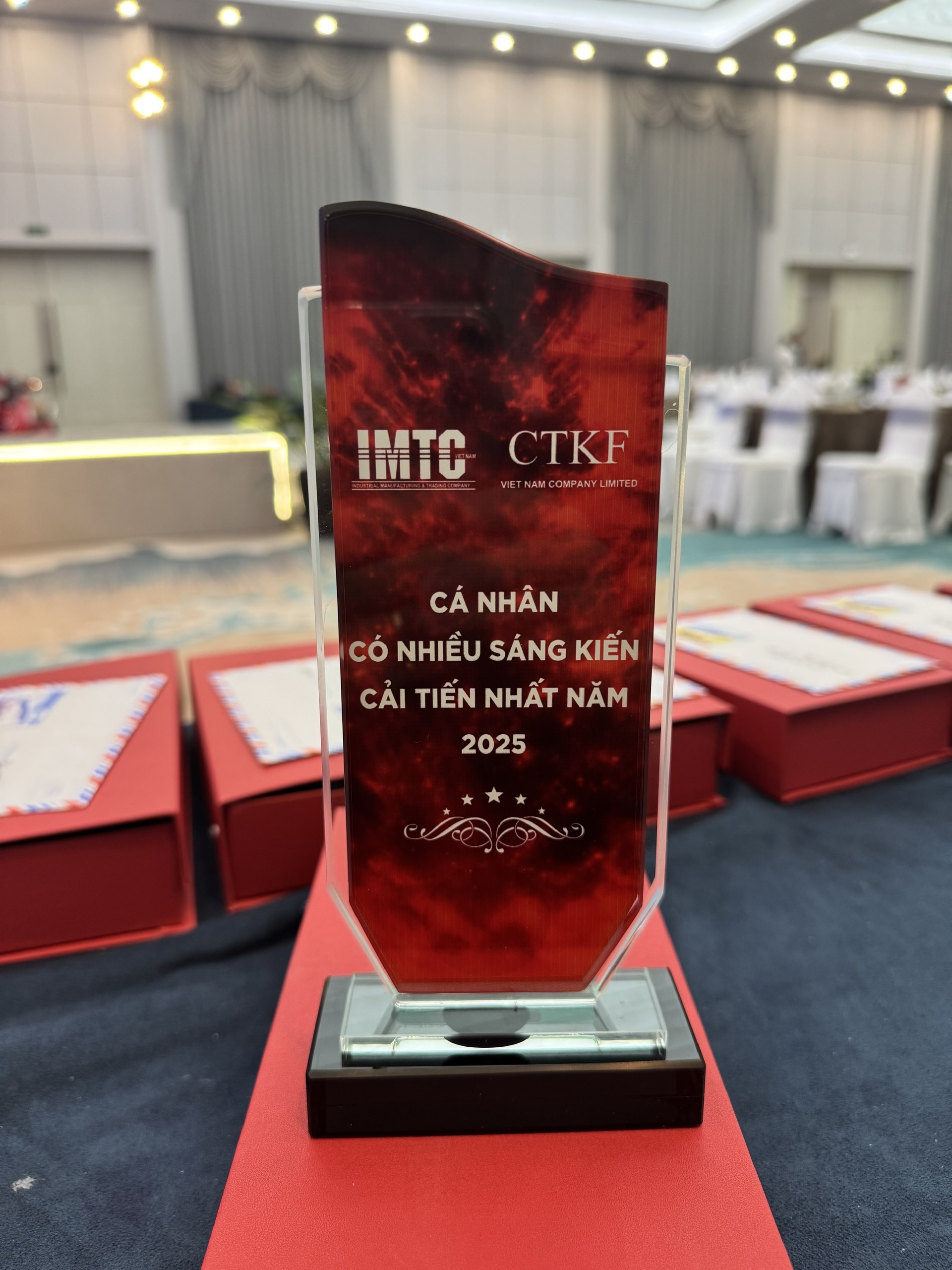 Cúp vinh danh pha lê 2 lớp_thumbnail_5