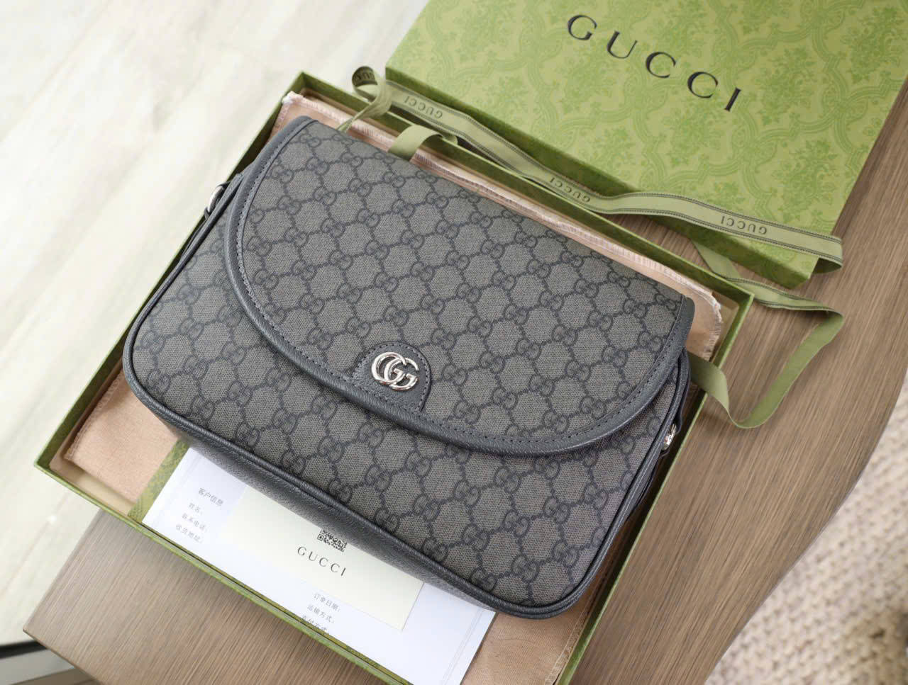 Túi đeo chéo Gucci Messenger Handbag màu xám