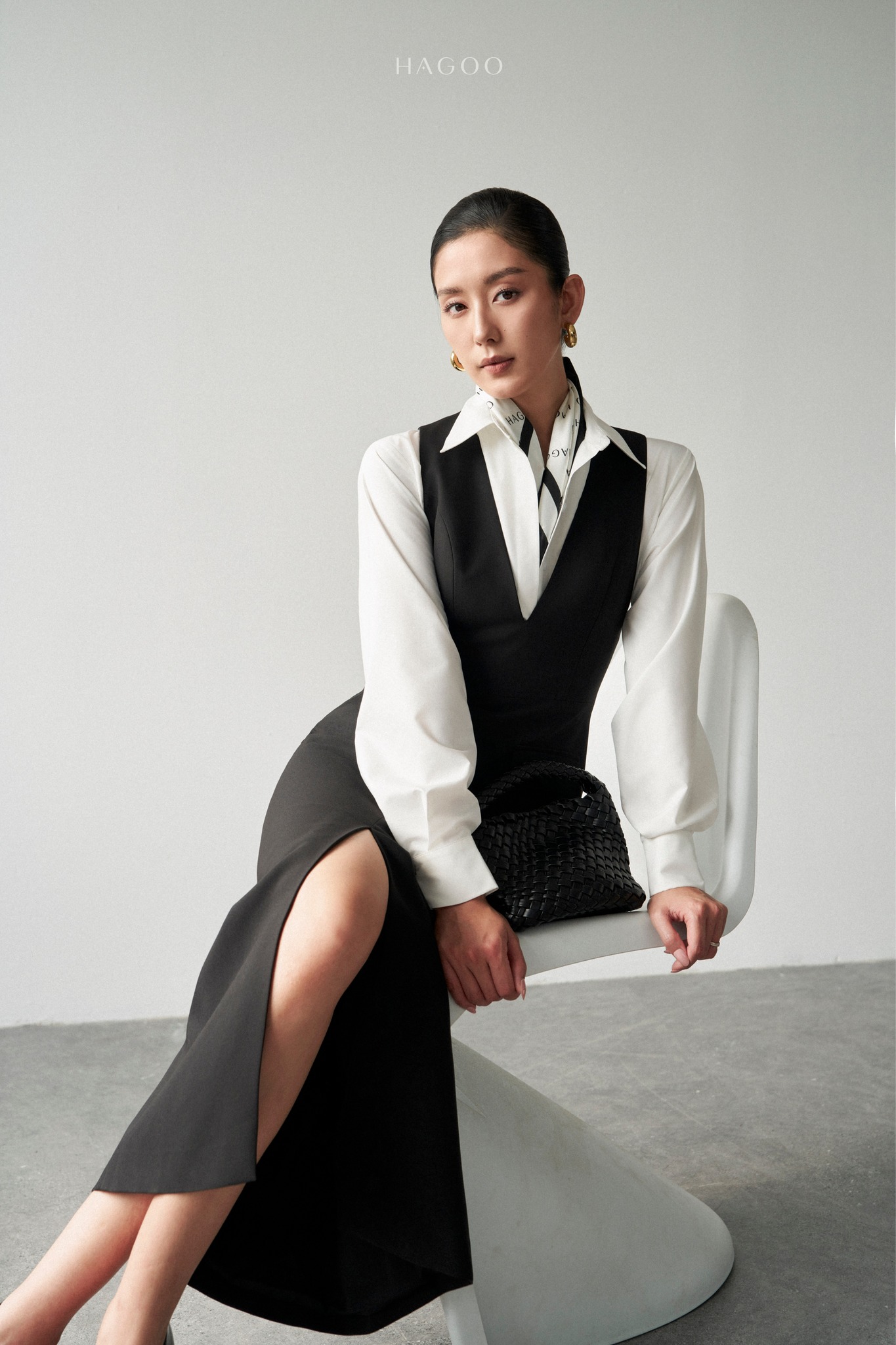 Váy cổ V xẻ sâu HAGOO_thumbnail_2