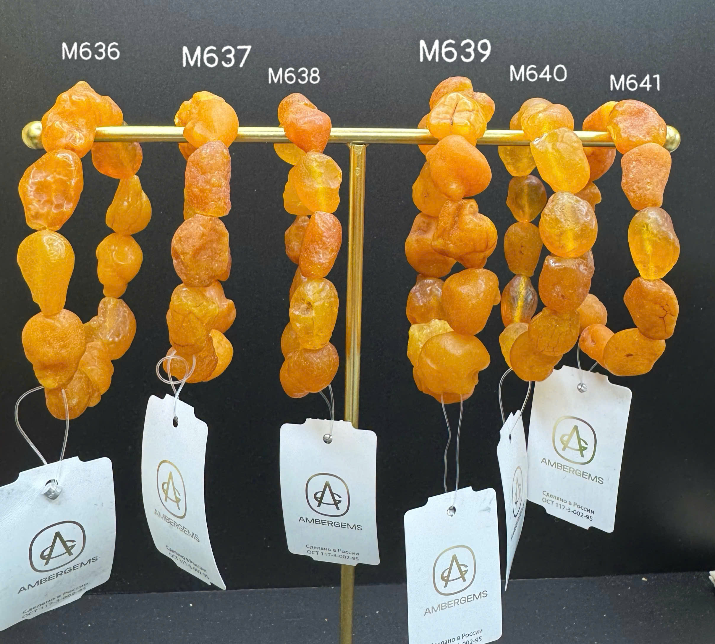 Vì Sao Nhiều Người Yêu Thích Hổ Phách Giọt Thô – Dòng Mộc Mạc Nhất Trong Các Loại Trang Sức Hổ Phách Baltic