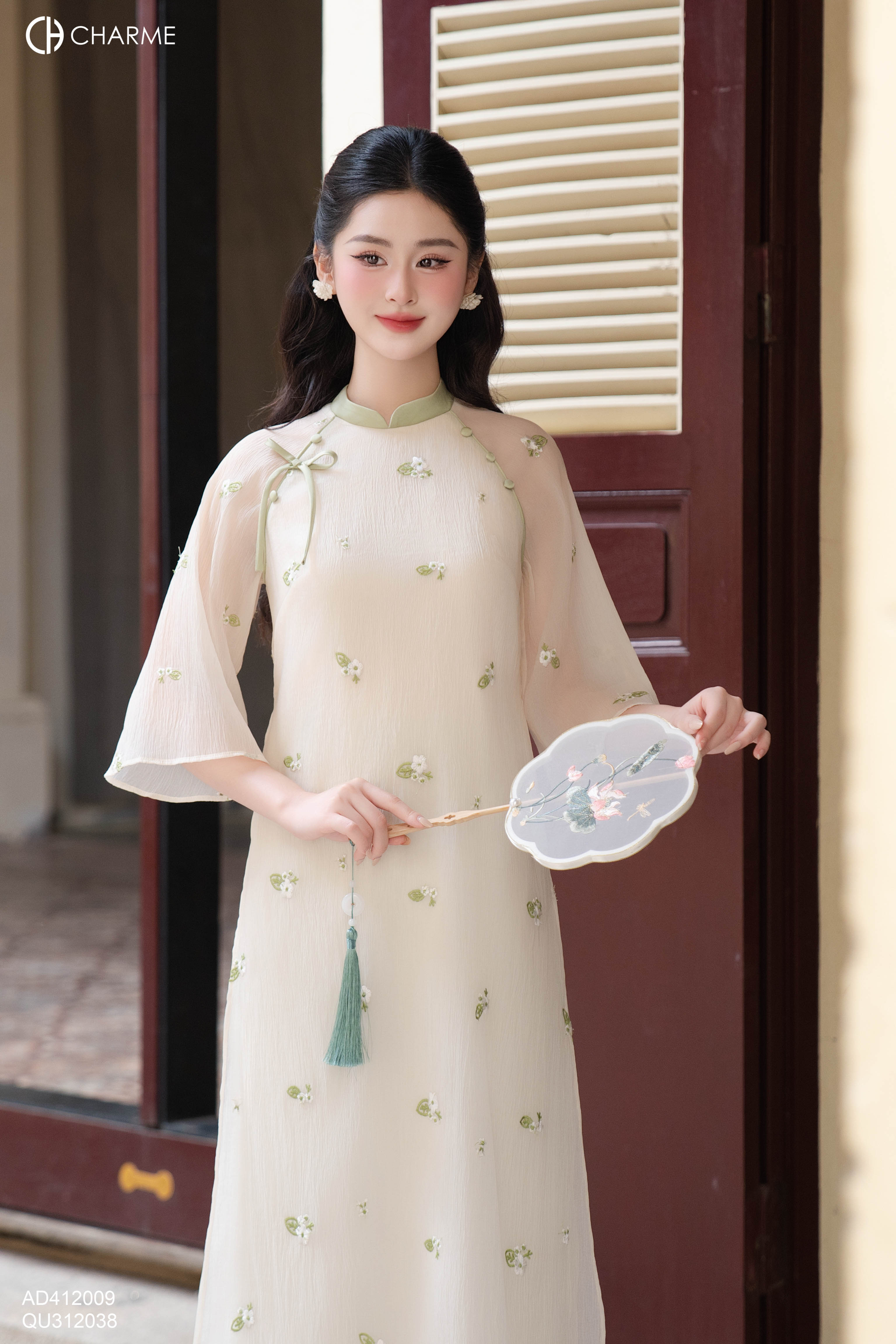 Áo dài tơ thêu hoa tay lỡ_thumbnail_1