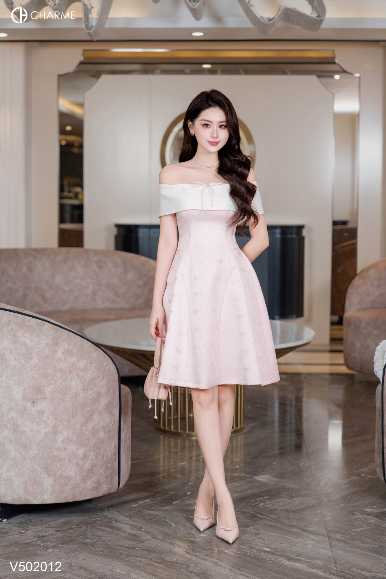 Váy trễ vai xòe thêu nơ