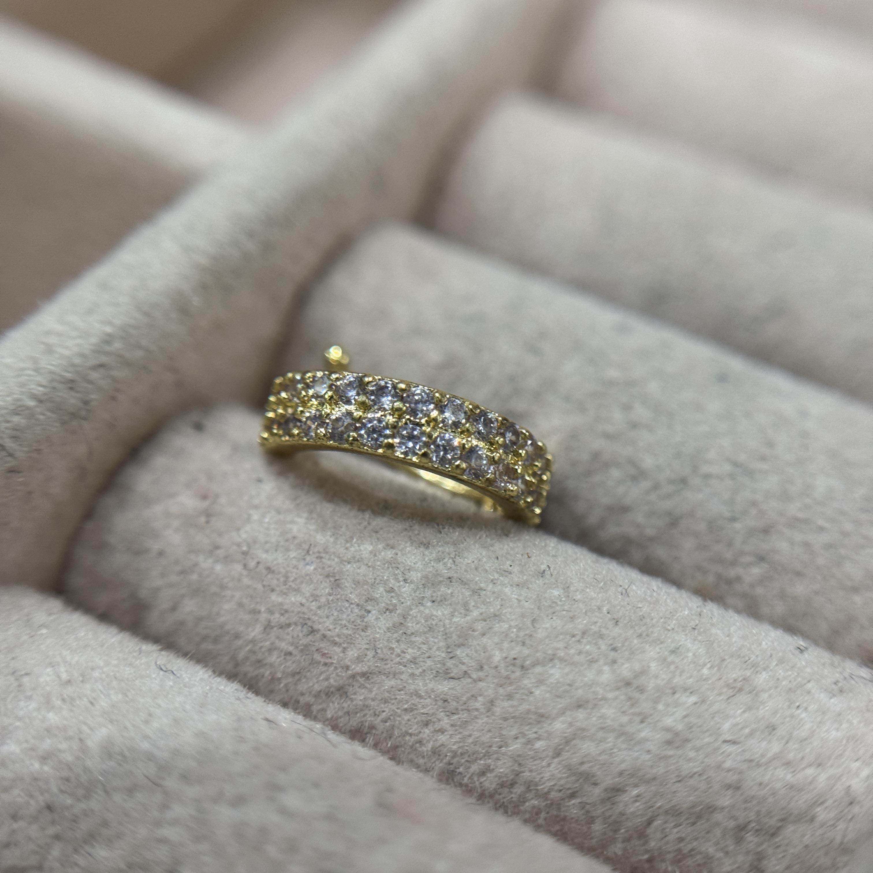 vòng bẻ màu vàng hai dải kim cương trắng vuông nhỏ size 8_thumbnail_1